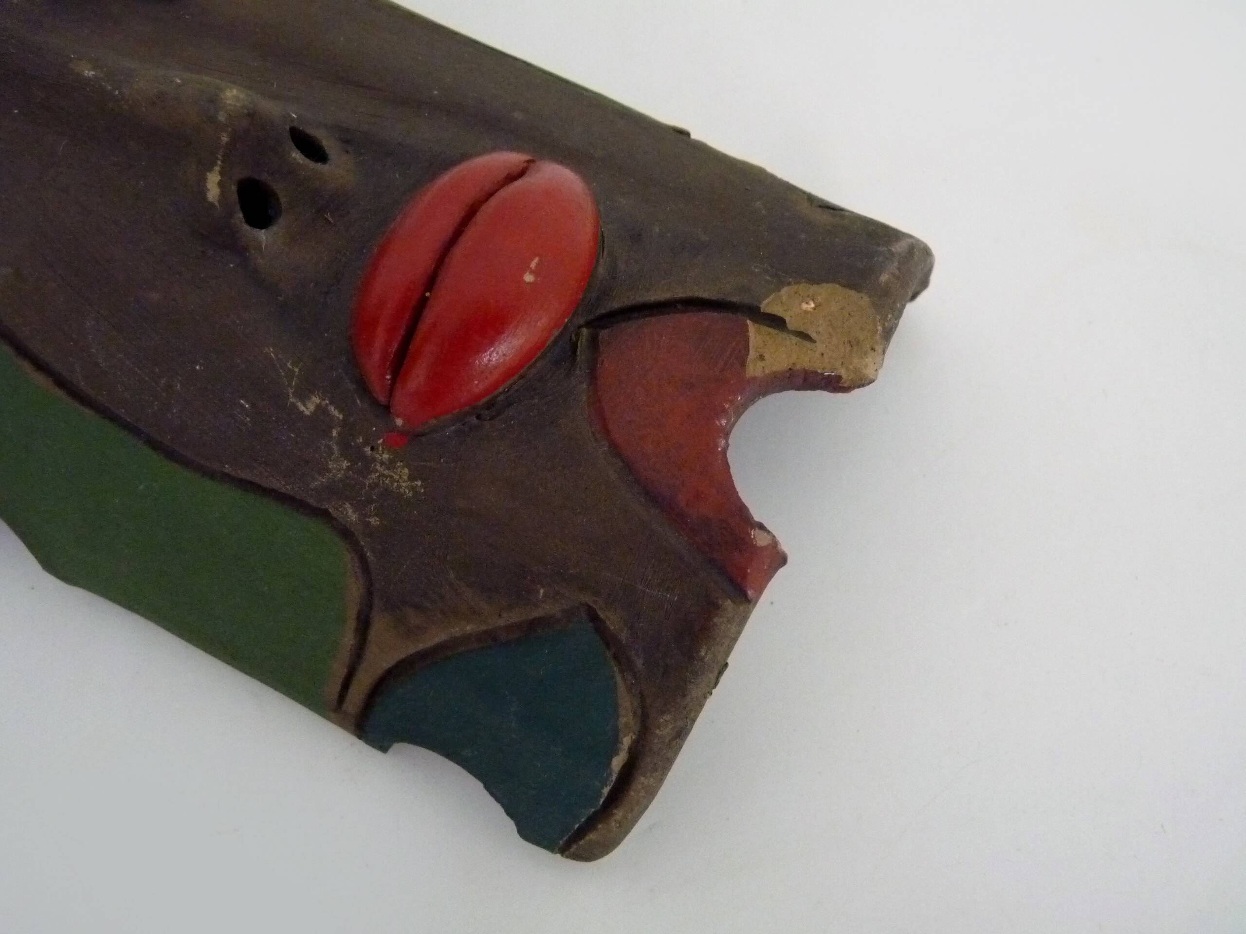 Masque mural vintage art populaire brésilien de MOURA en argile