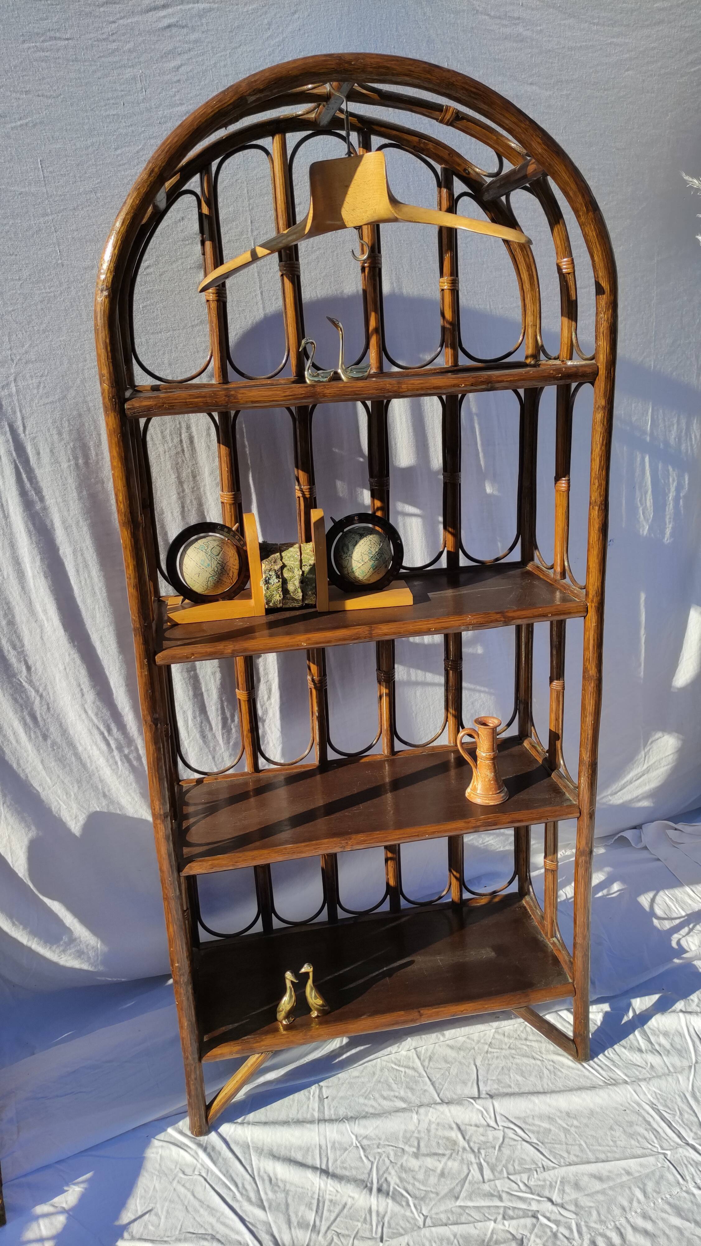 Étagère bibliothèque en rotin vintage