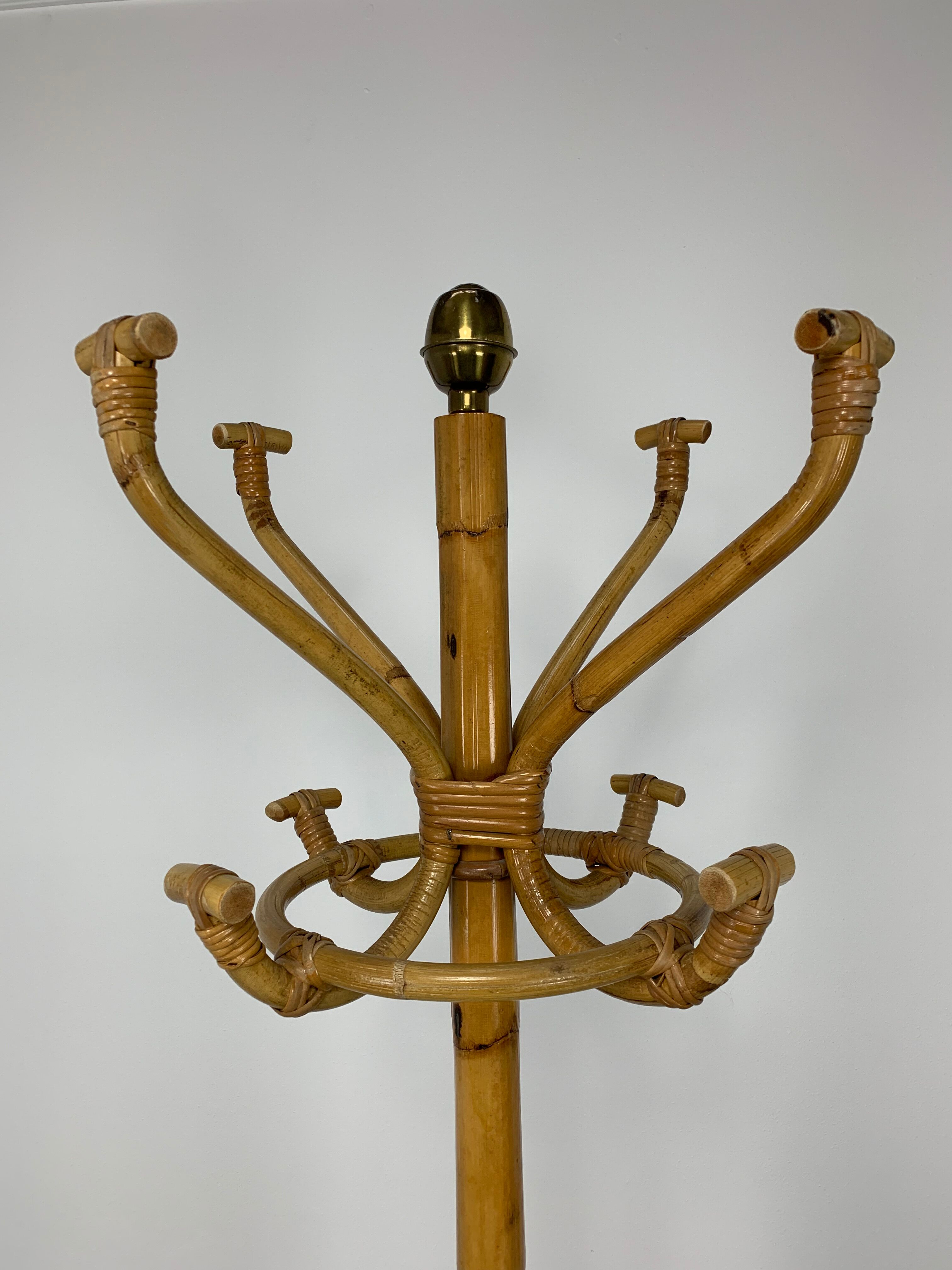 Rattan parrot coat rack and chic jungle style brass