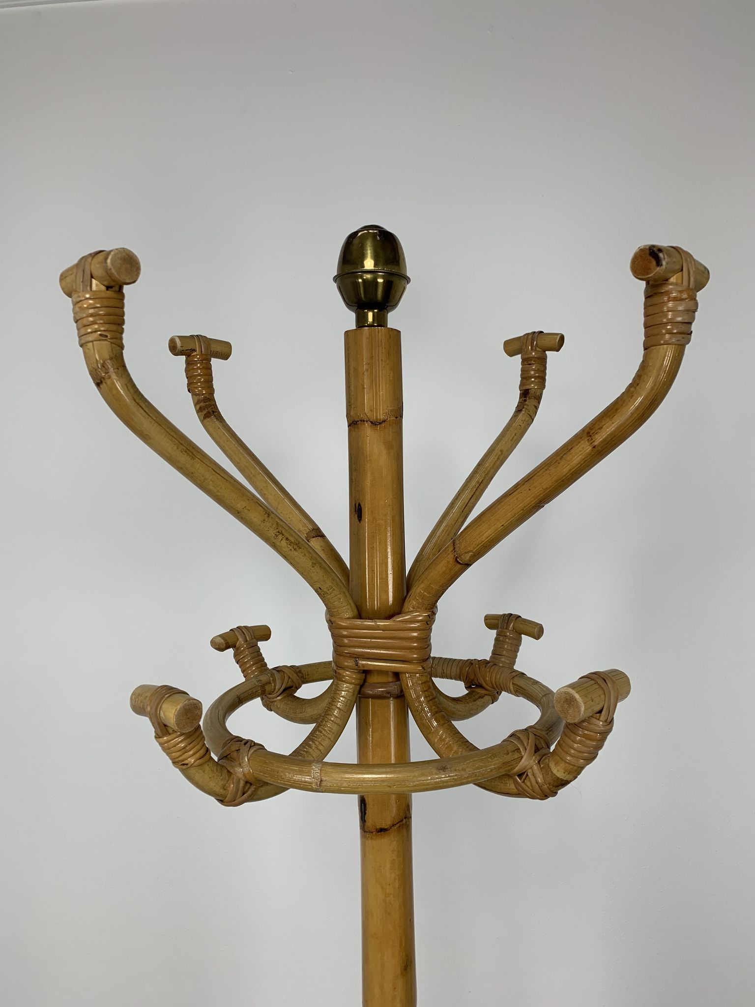 Rattan parrot coat rack and chic jungle style brass
