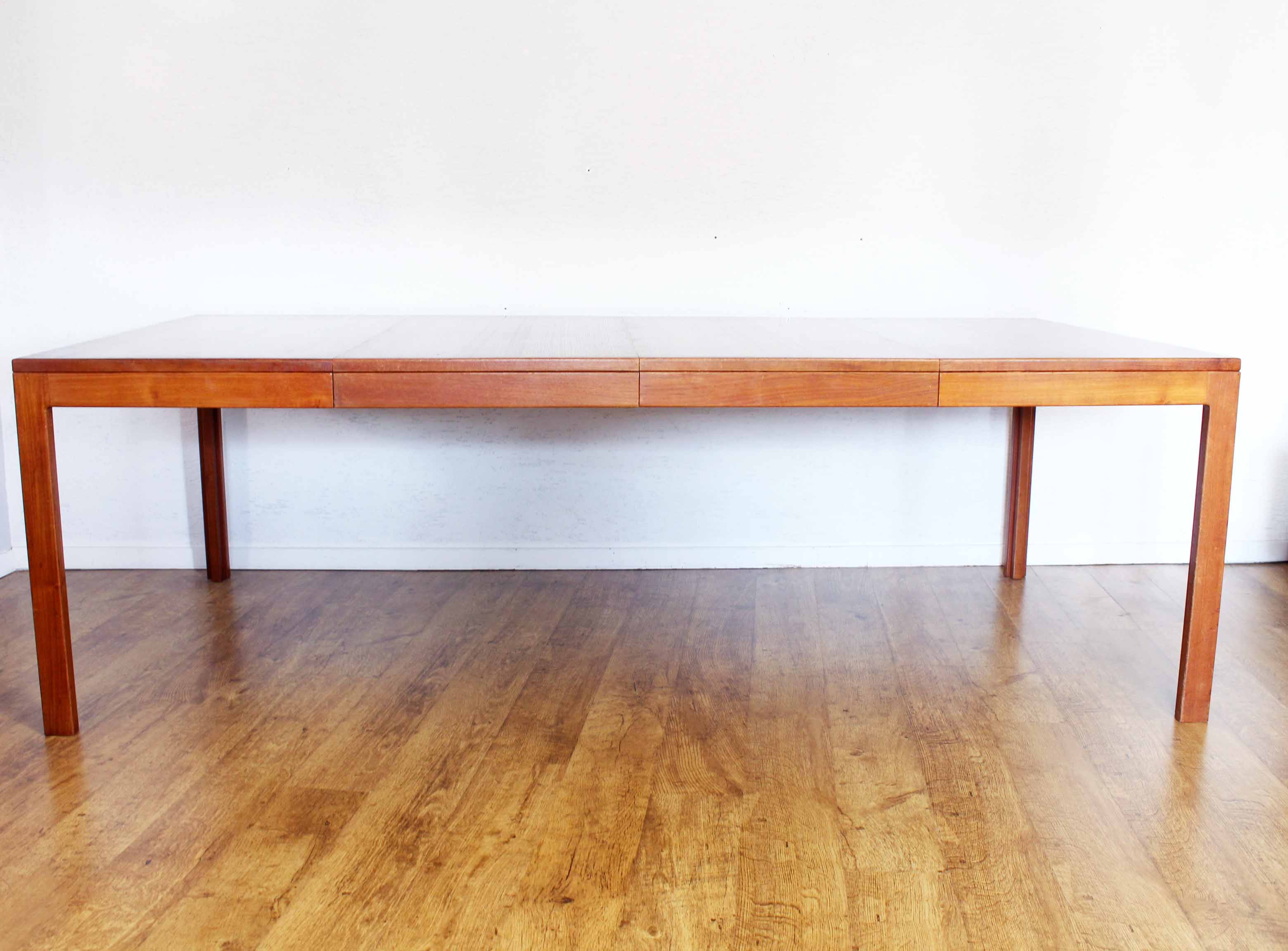 Table scandinave extensible en teck 4 à 10 personnes