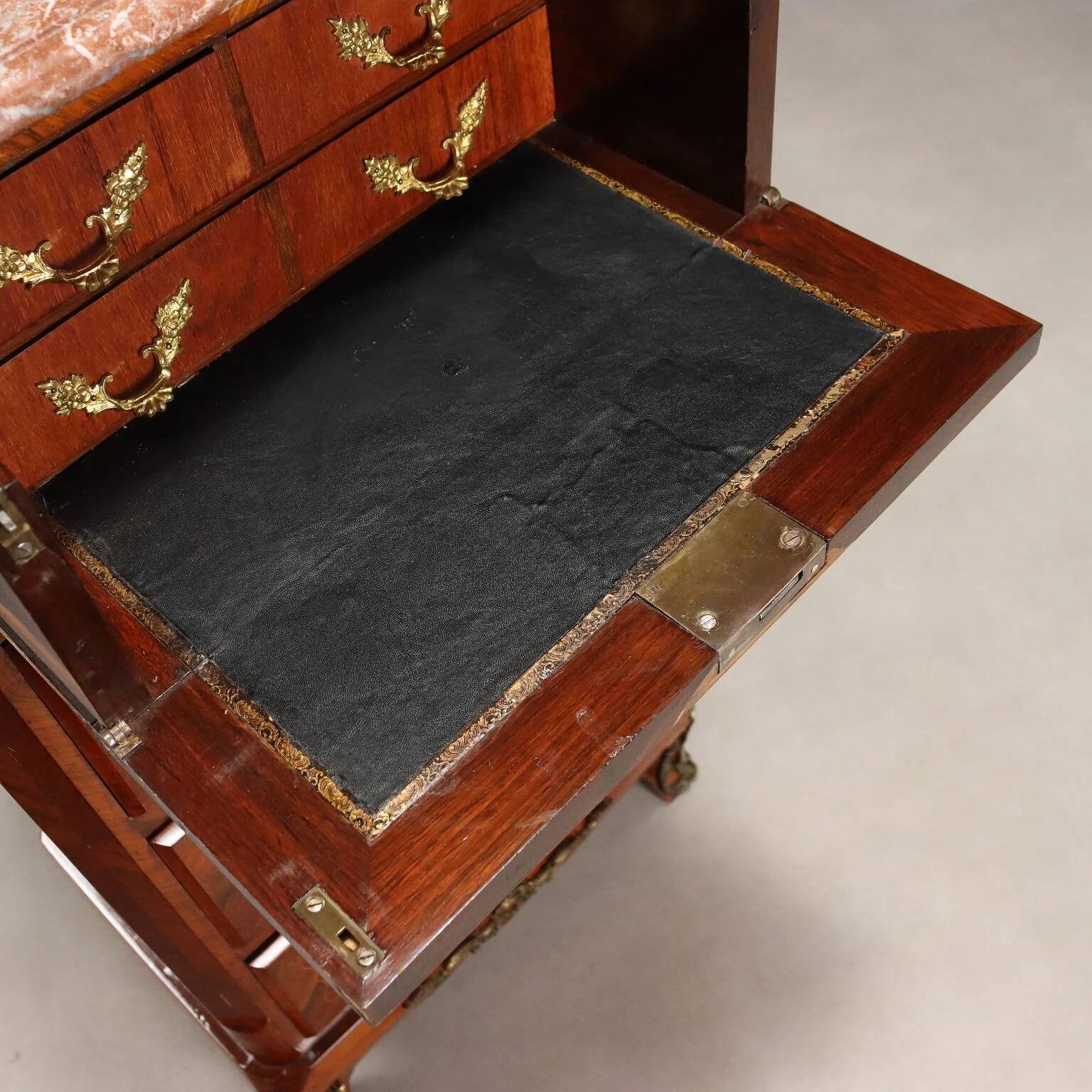 Antique Napoleon III cabinet in violet wood, 19th century.