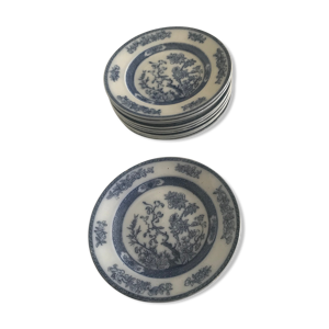 Assiettes et plat à