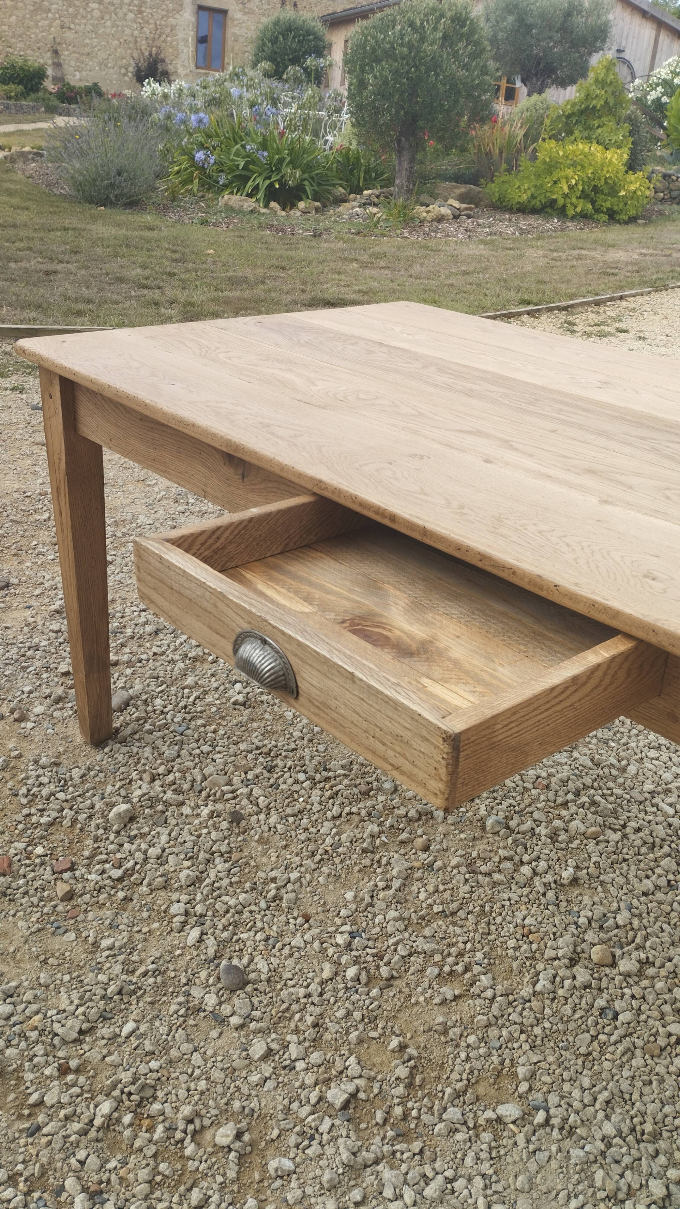 Rustic farmhouse table in solid oak with antique patina finish 200 x 90