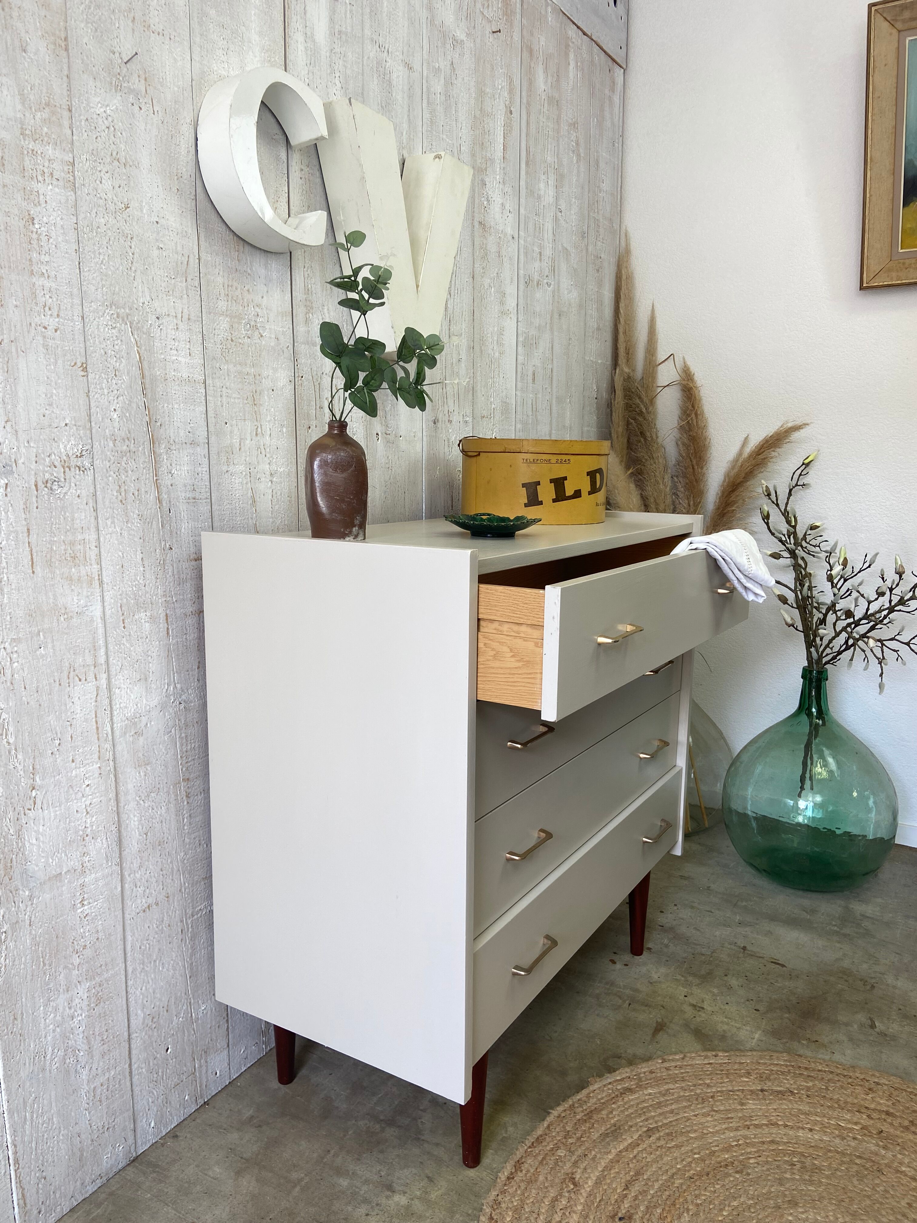 Vintage chest of drawers