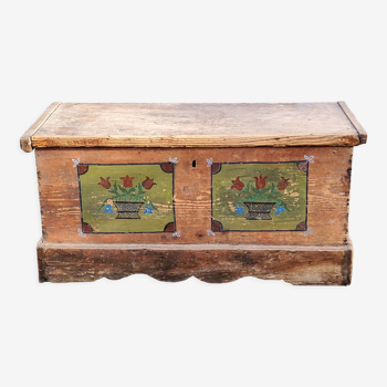 Alsatian polychrome wedding chest eighteenth -nineteenth century