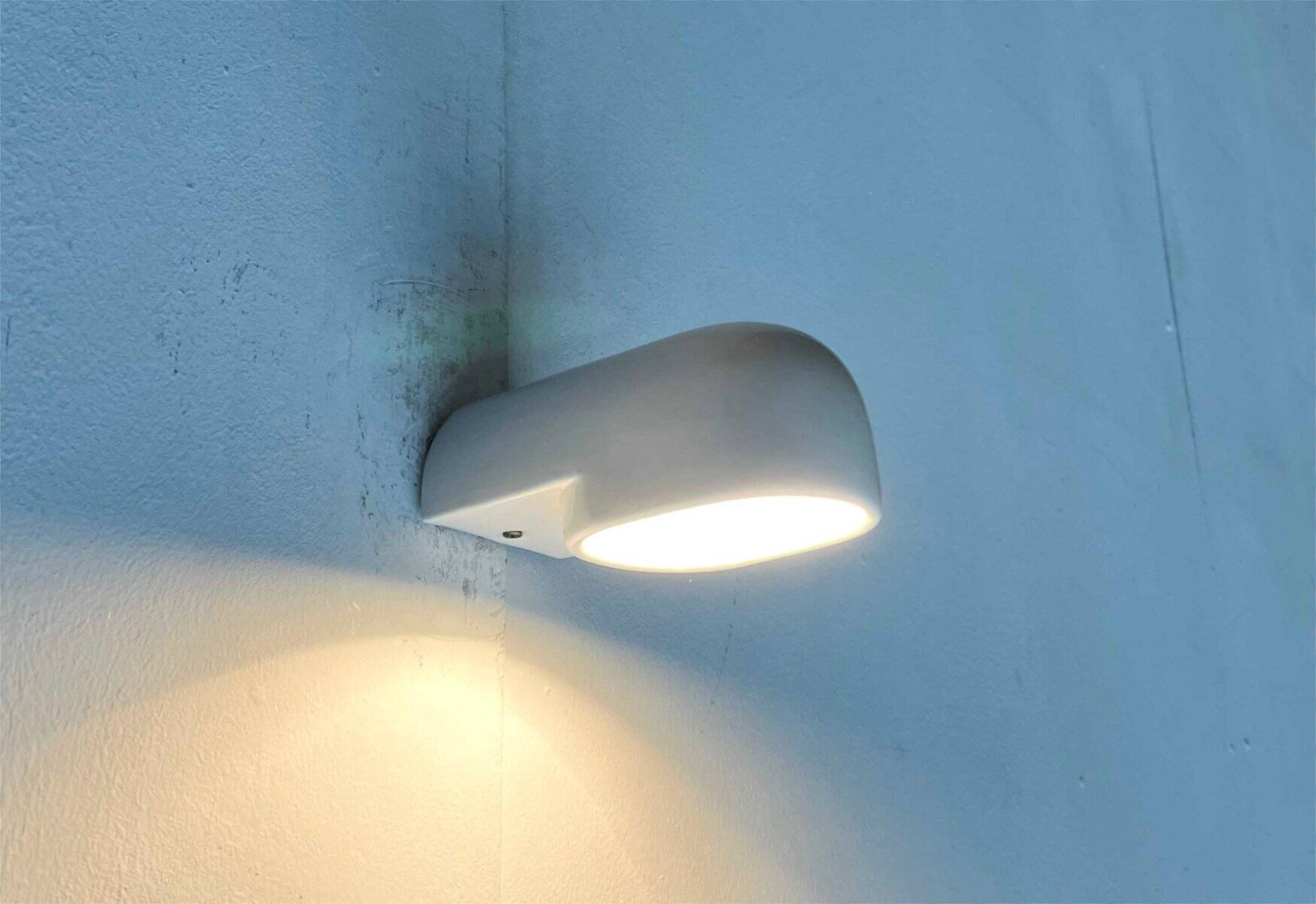Pafo wall sconces from the Italian space age mid-century in ceramic by Ernesto Gismondi for Artemide, 1970s, set of 2.