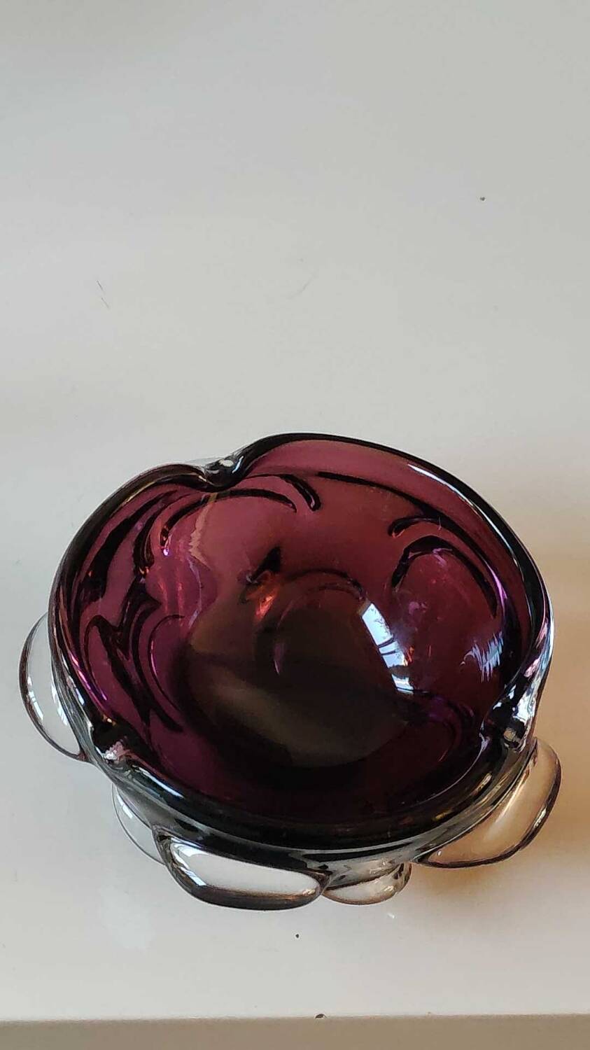 Murano pocket emptier. Organic/Corolla floral design. In purple blown glass. Diam 15 cm