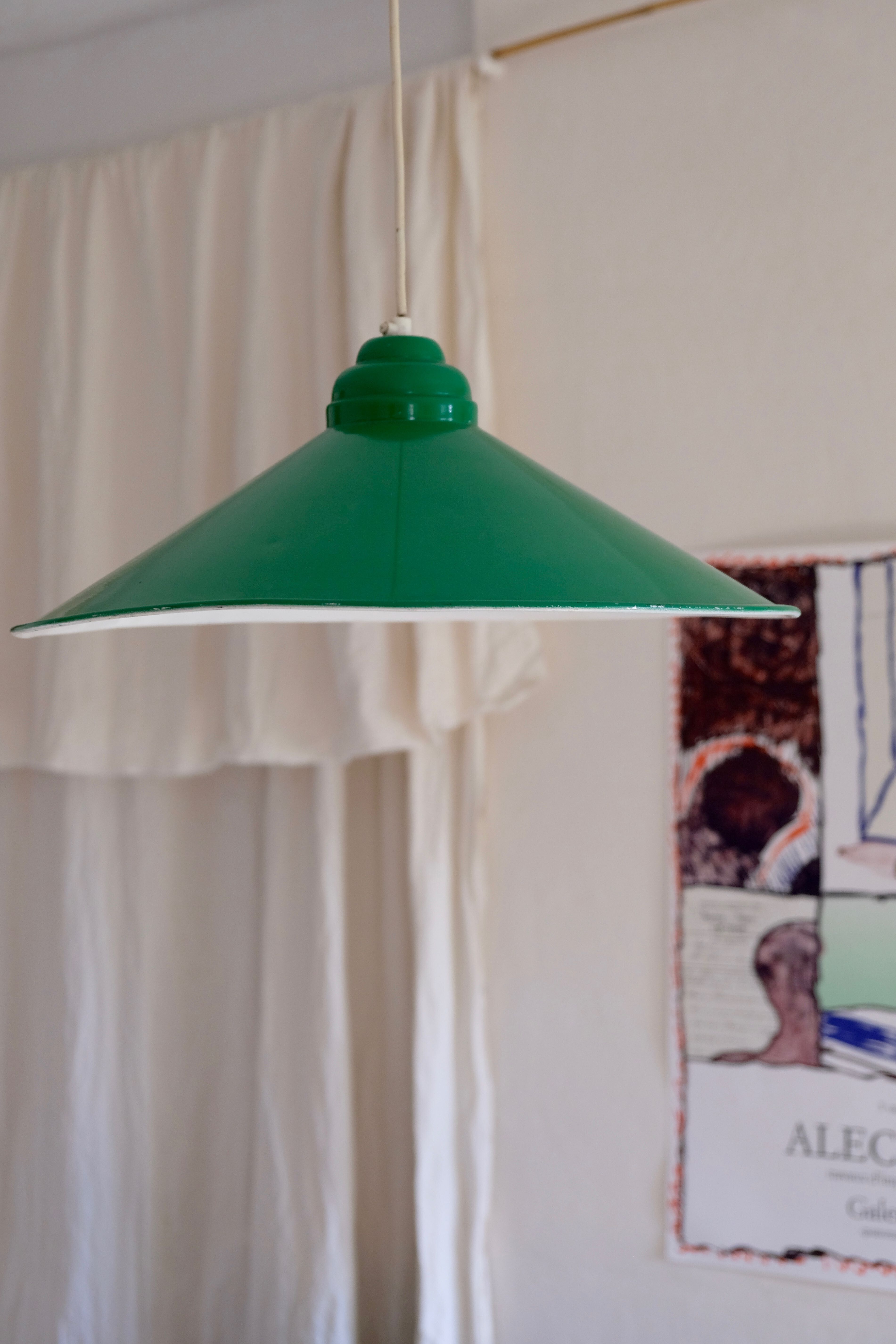 Industrial hanging in green metal with pulley