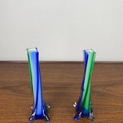 Duo de soliflores en verre soufflé de style Murano, vert et bleu