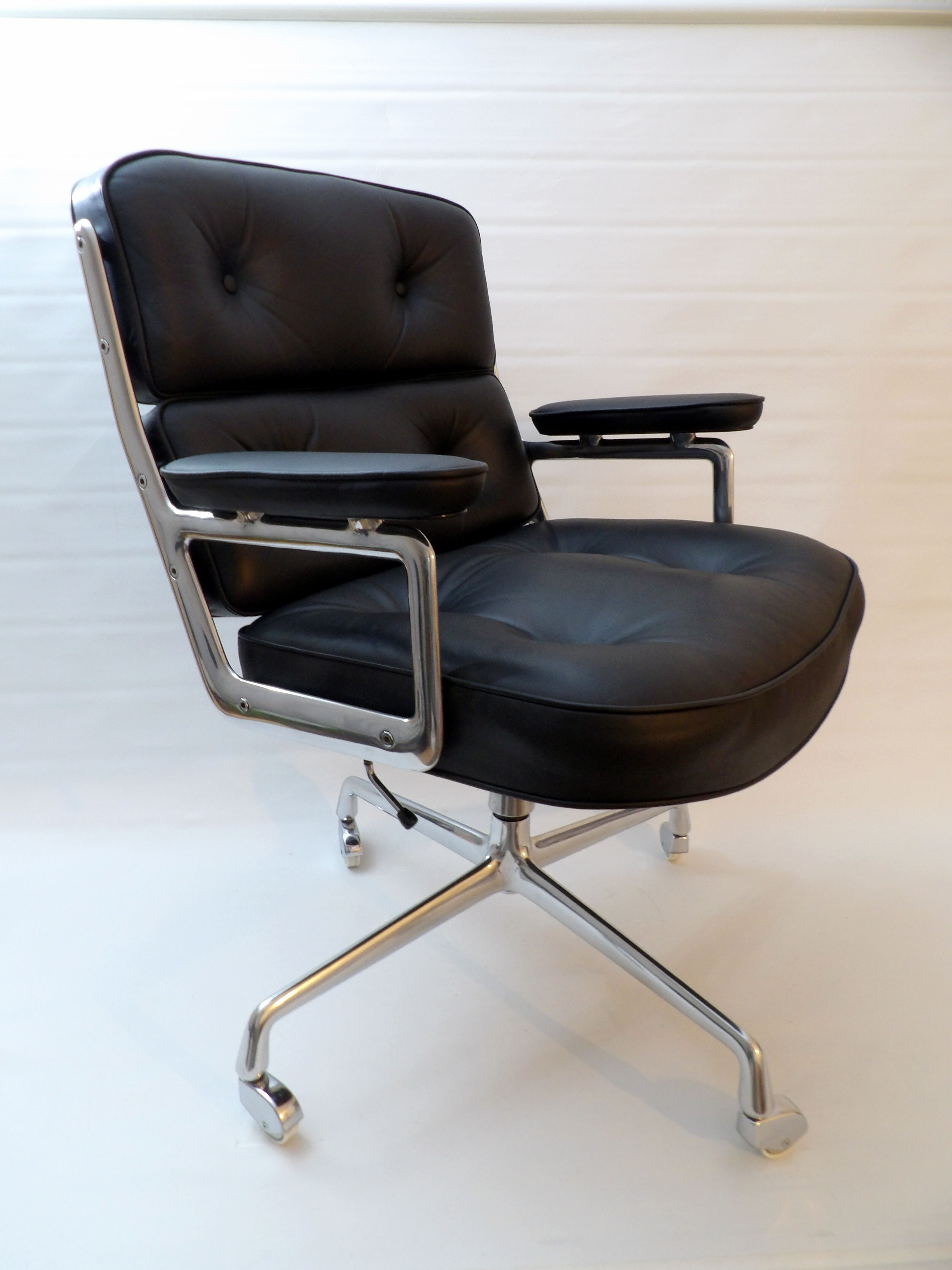 Charles Eames "Time Life" office chair edited by Herman Miller