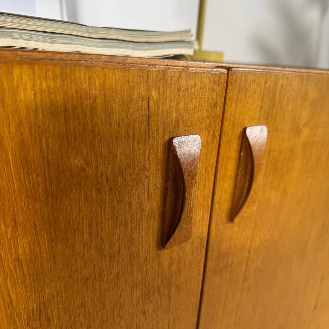 Buffet en teck de style mid-century avec tiroirs intérieurs