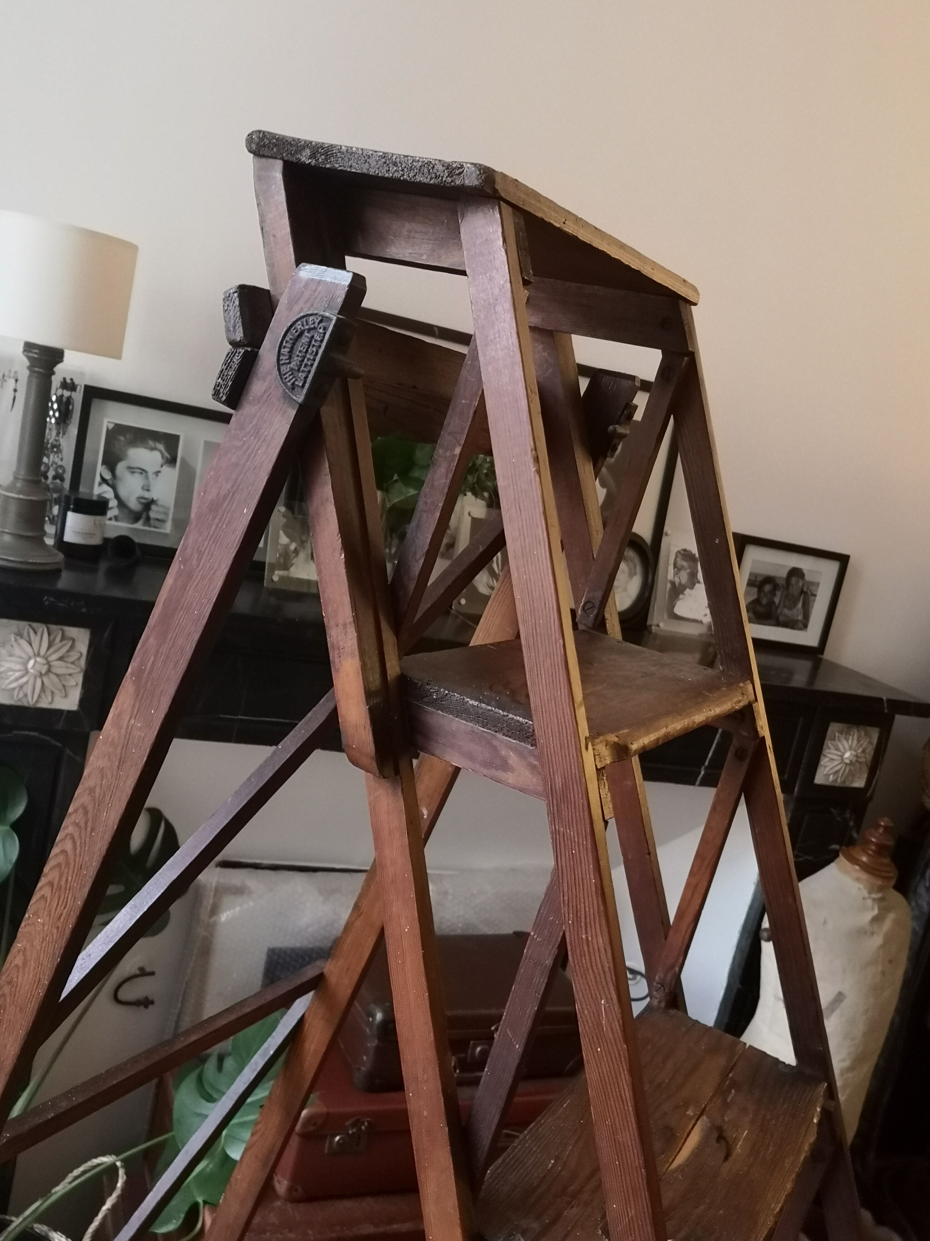 Stool wood