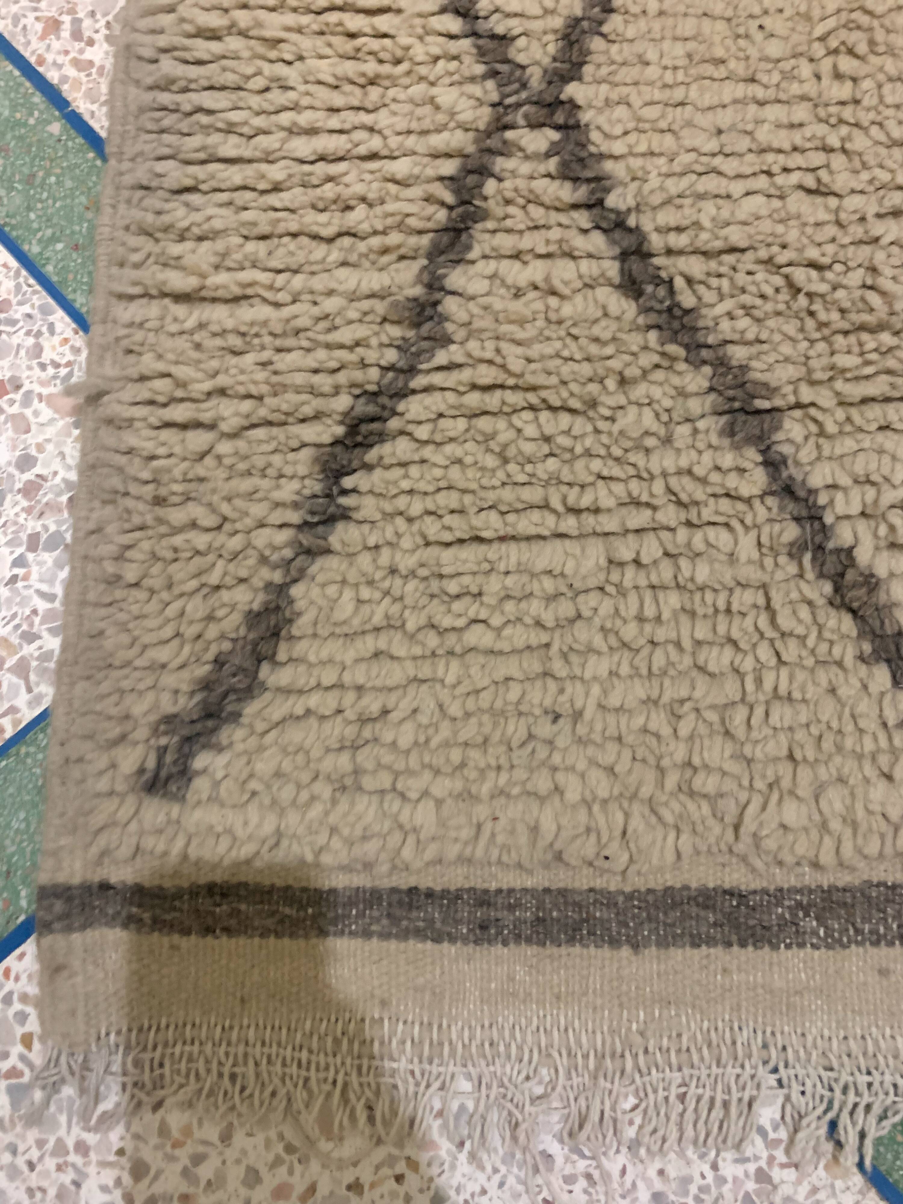 Blessed Ouarin rug made by traditional hand, size 100 x 150 cm