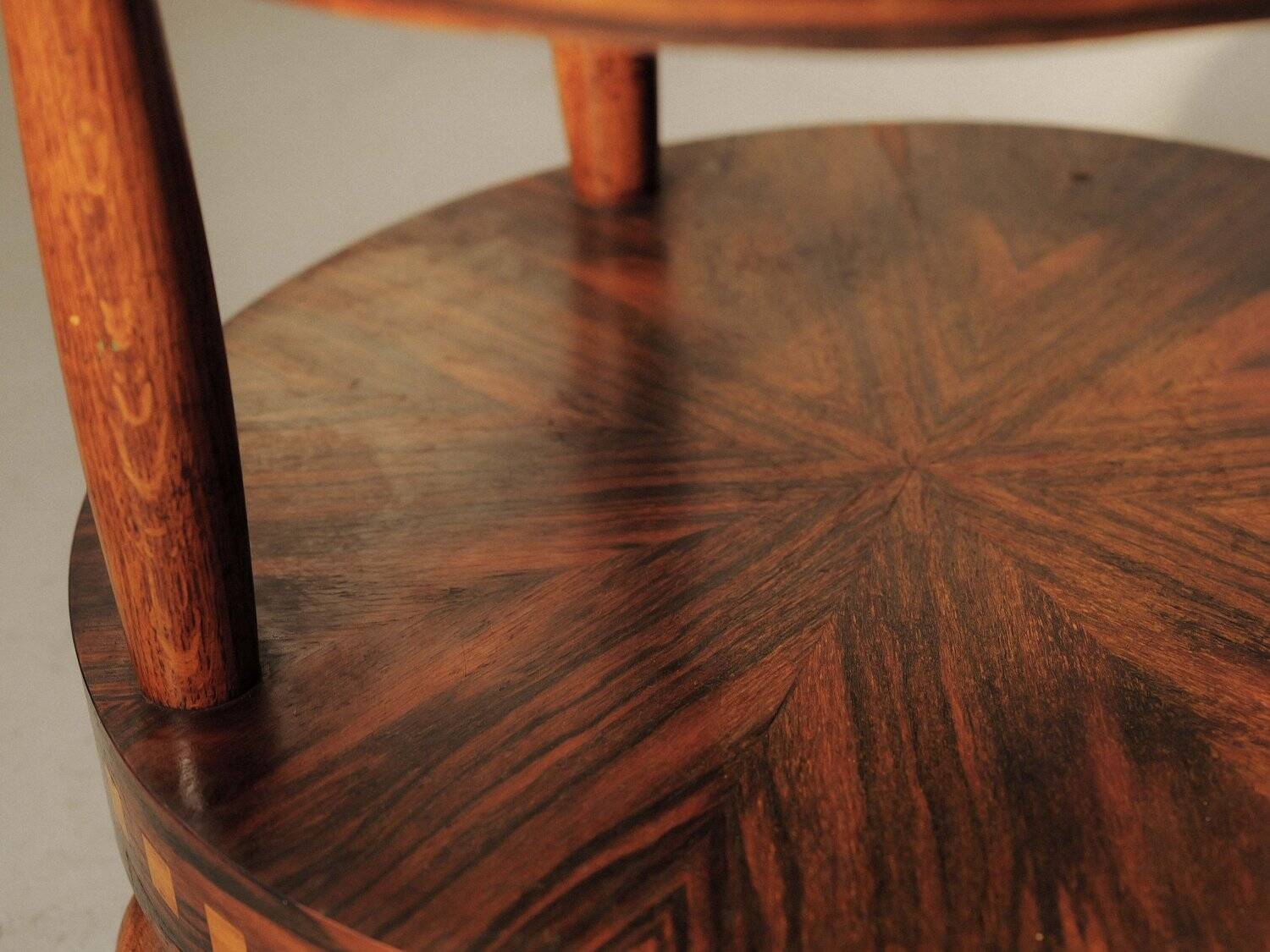 Art Deco gueridon in marquetry, circa 1930.