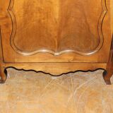 Louis XV bonnetière in walnut from the late 18th century