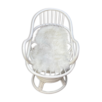 White rattan swivel chair