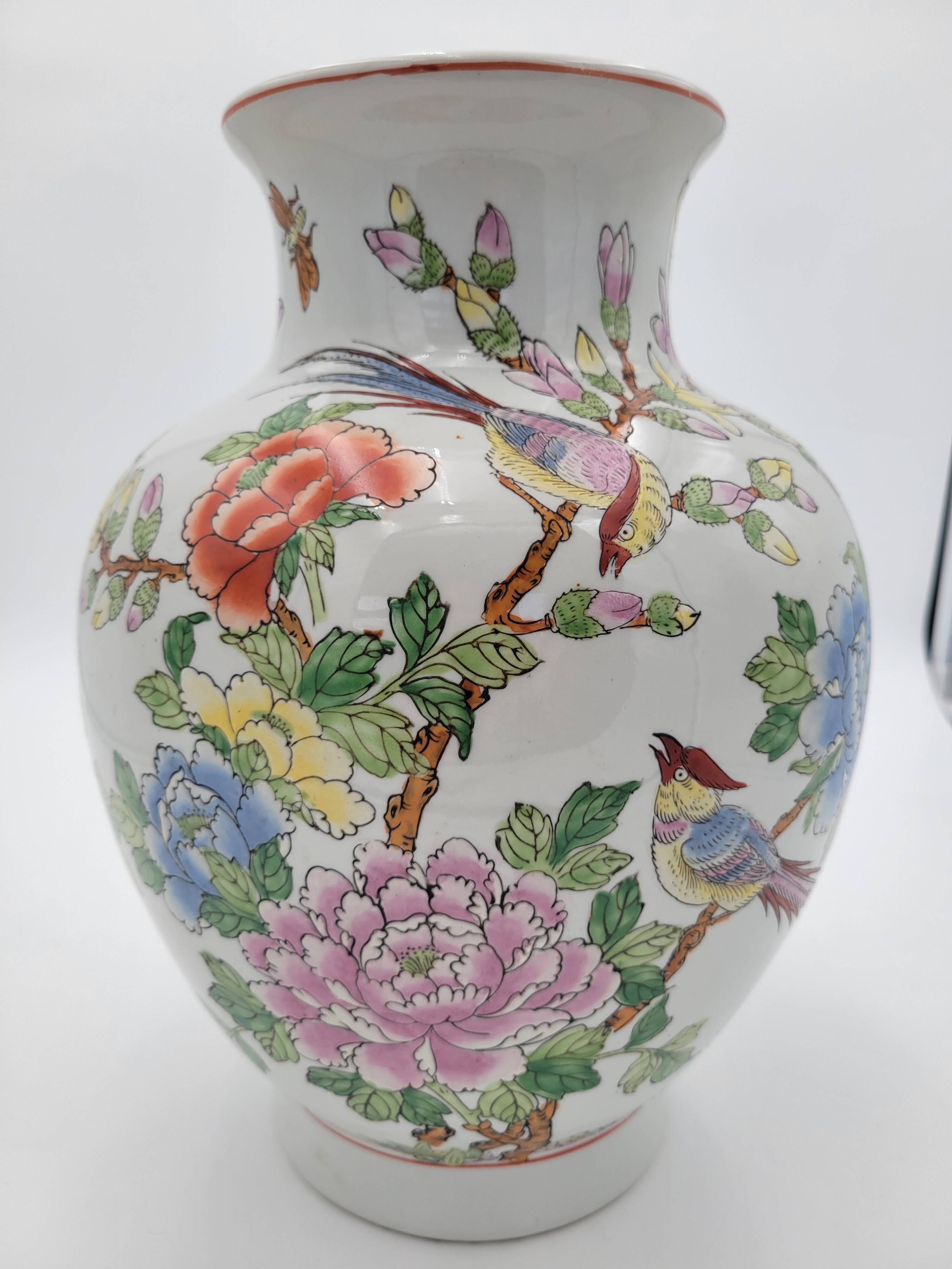 Vase en porcelaine chinoise décoré de fleurs et d'oiseaux