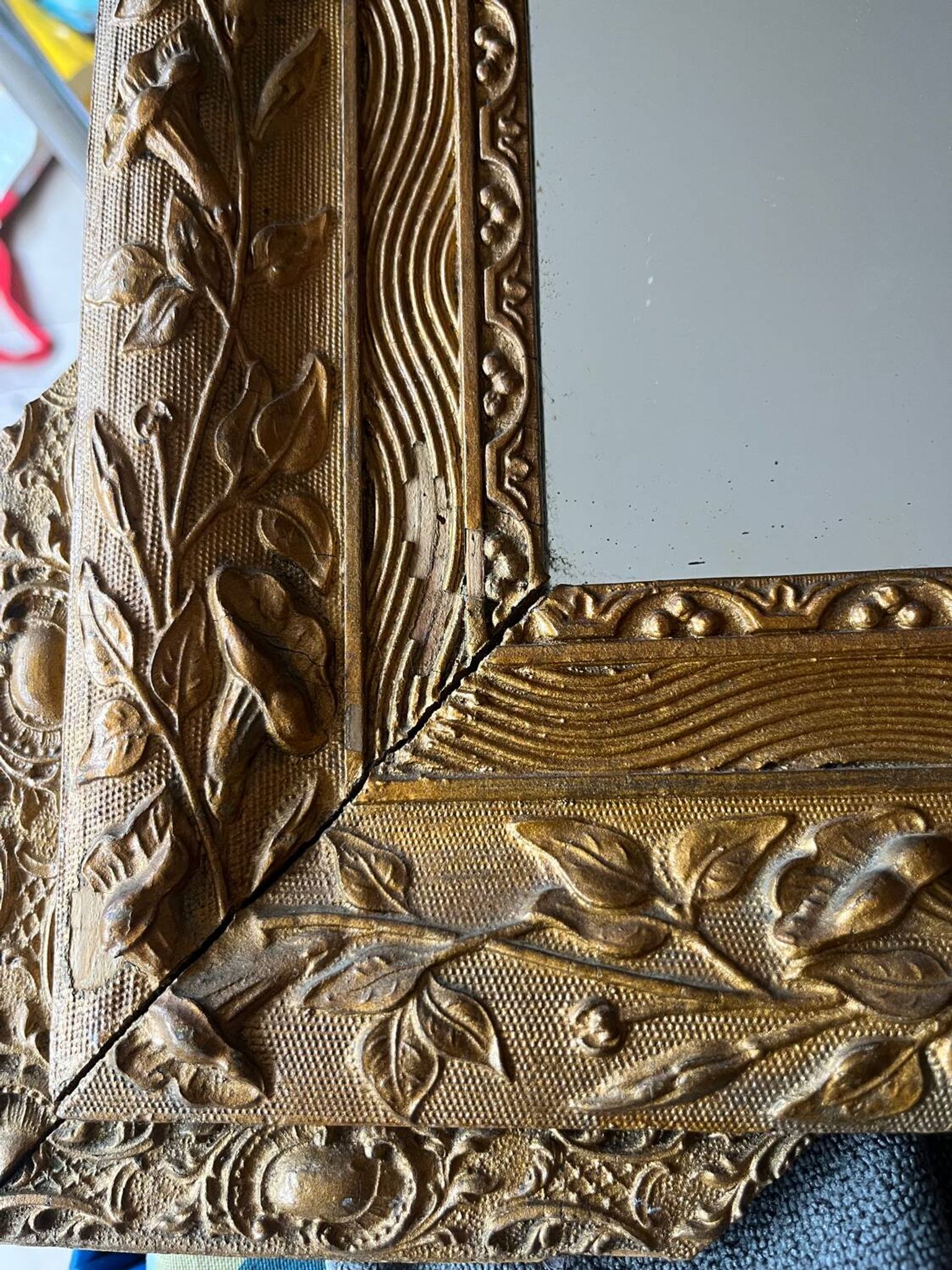 Miroir doré trumeau cheminée fin 19e ancien fronton sculpté