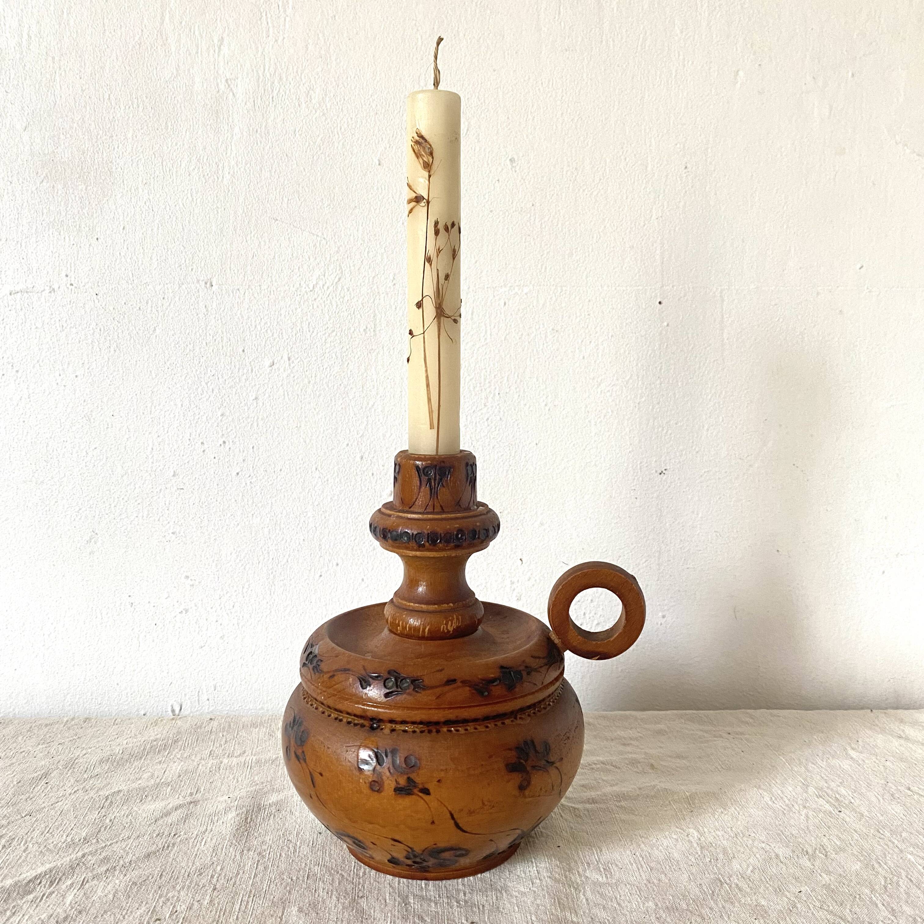 Wooden thumb candle holder