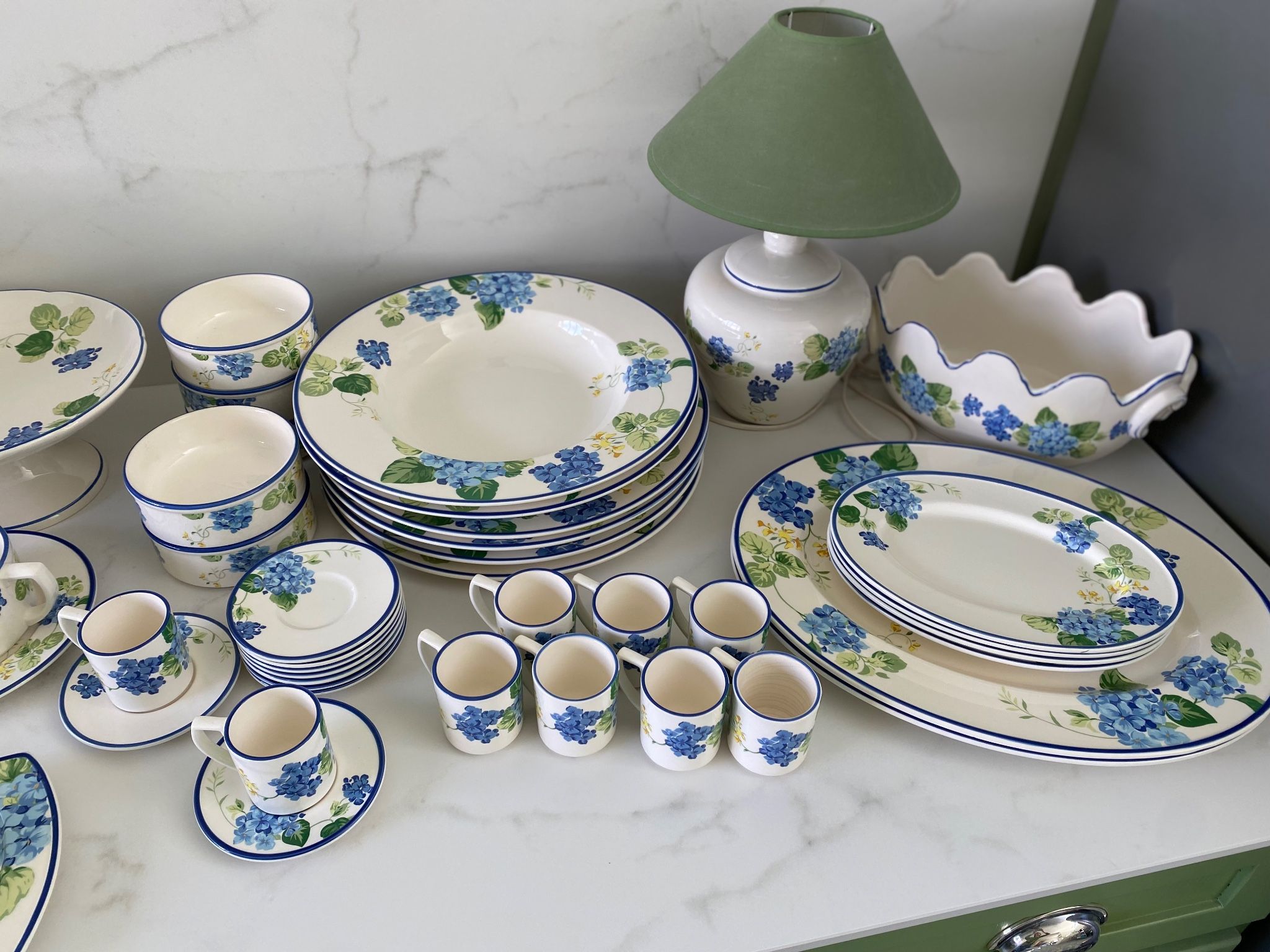 "Hortensia" table service from Luneville, earthenware, 80 pieces