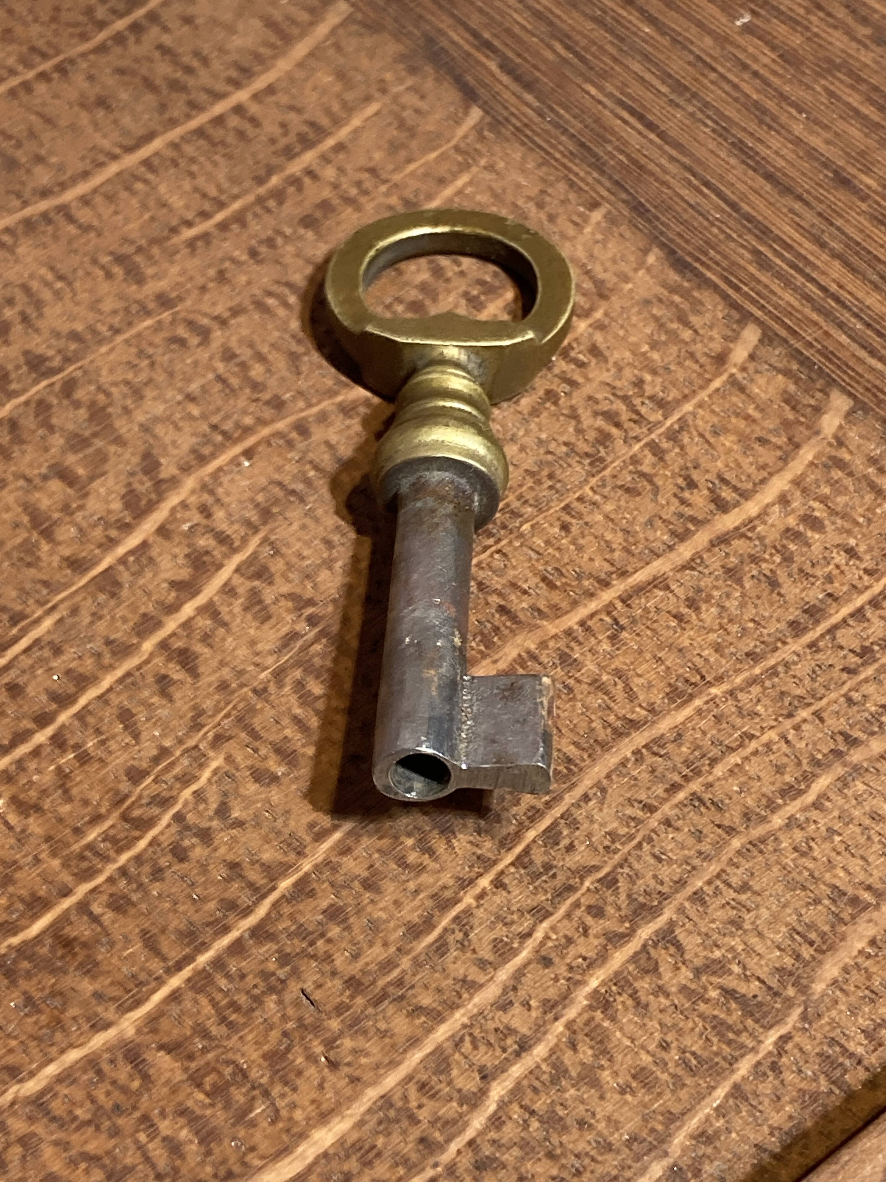 Louis XVI style chest of drawers with pink marble top