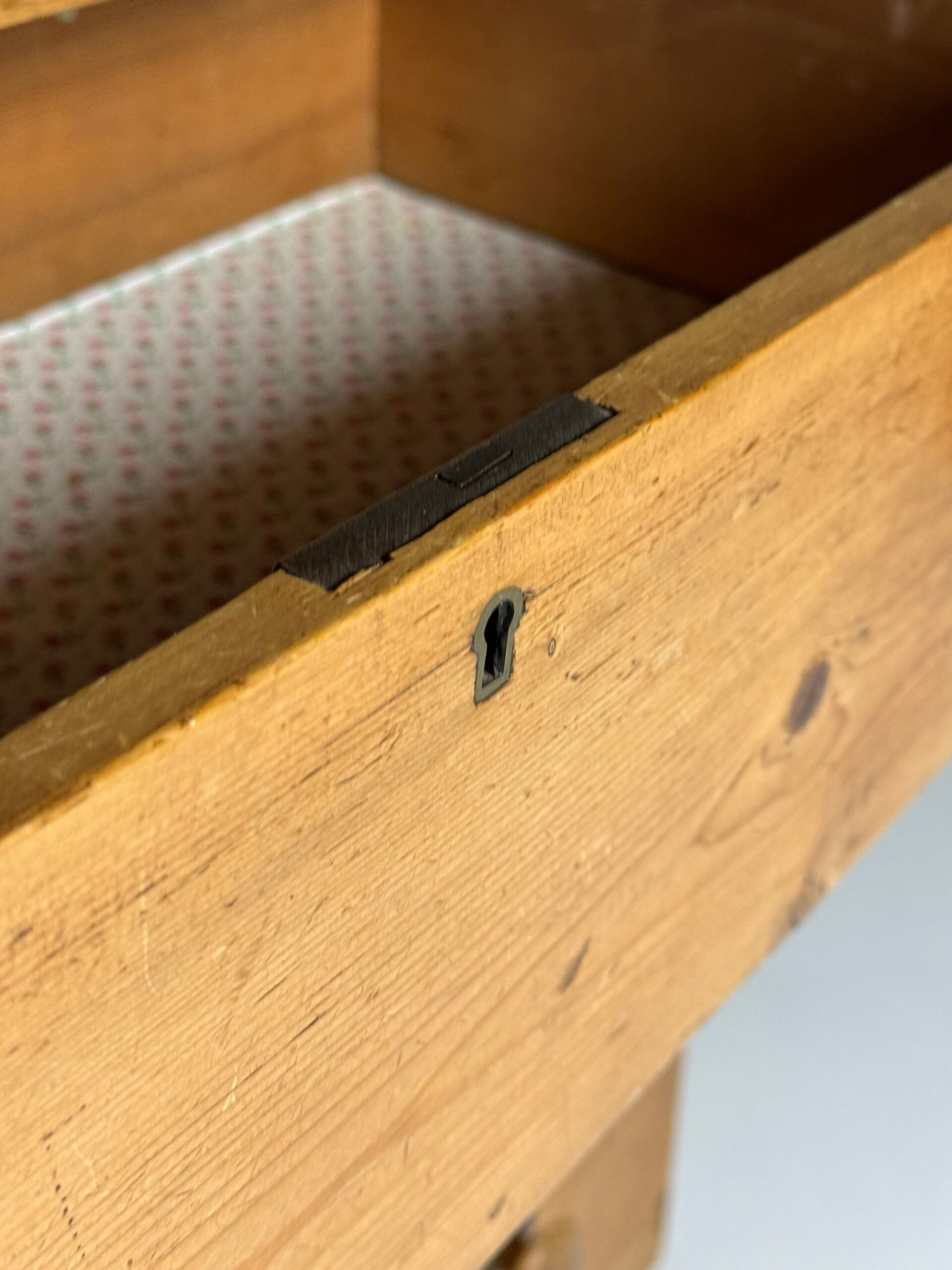 Commode anglaise du 19ème siècle