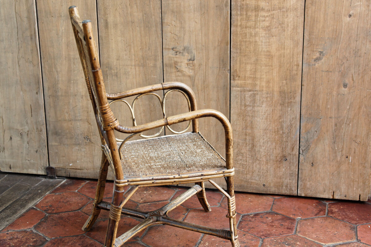 Fauteuil en rotin asymétrique