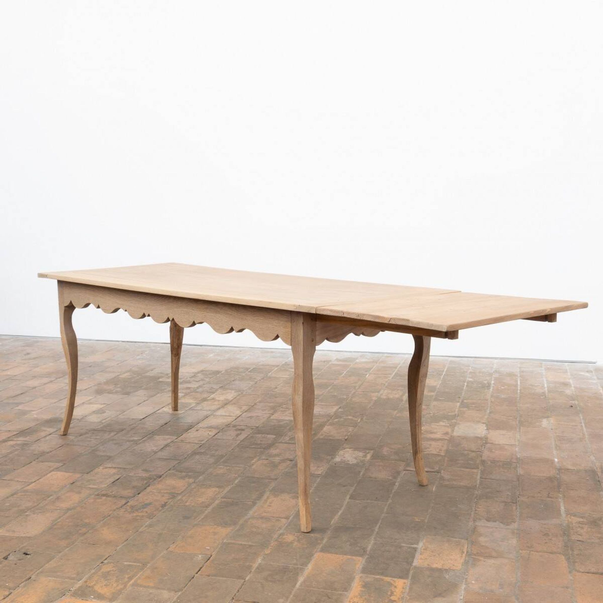 Ancienne table de ferme en chêne à rallonge – XIXe siècle