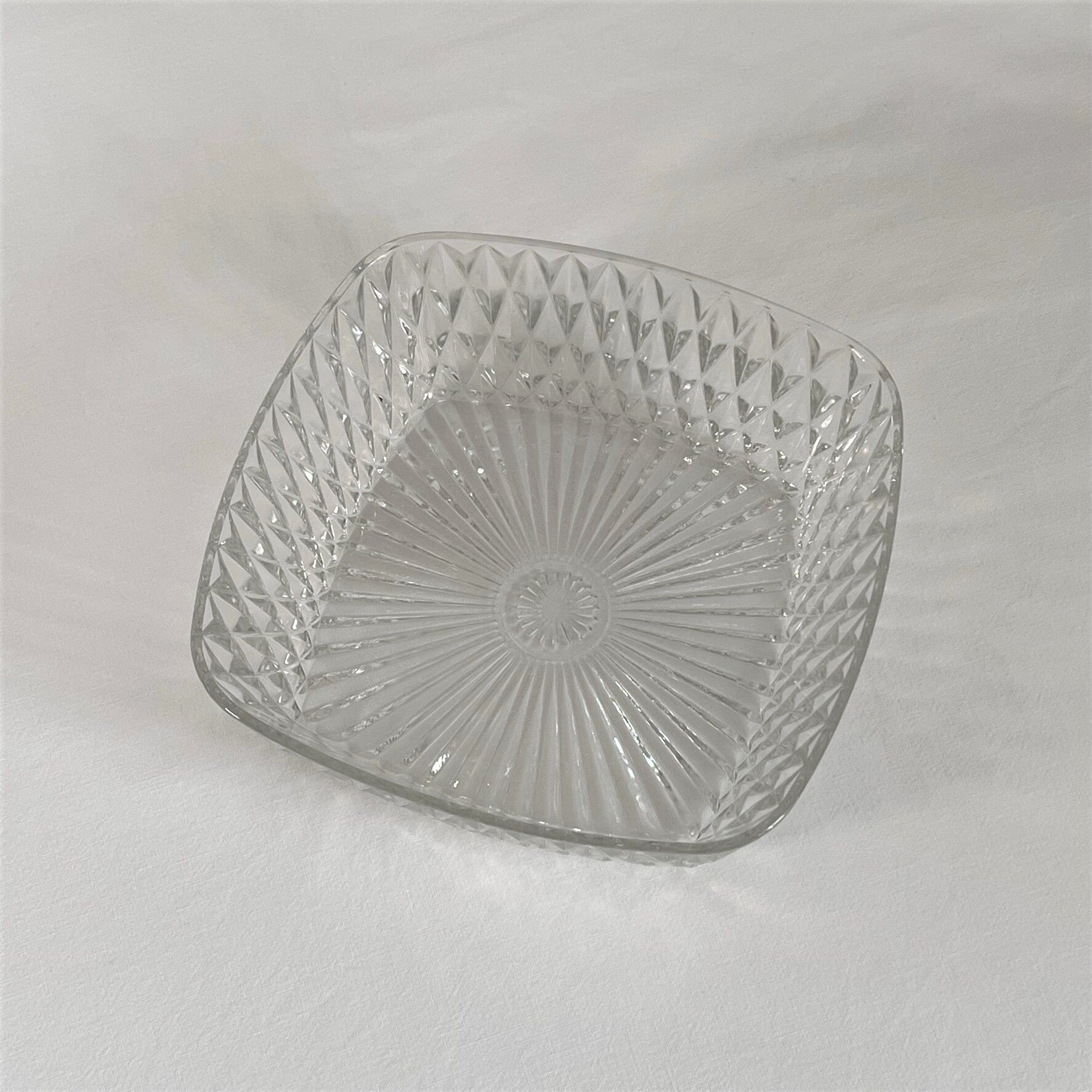 Square chiseled glass bowl