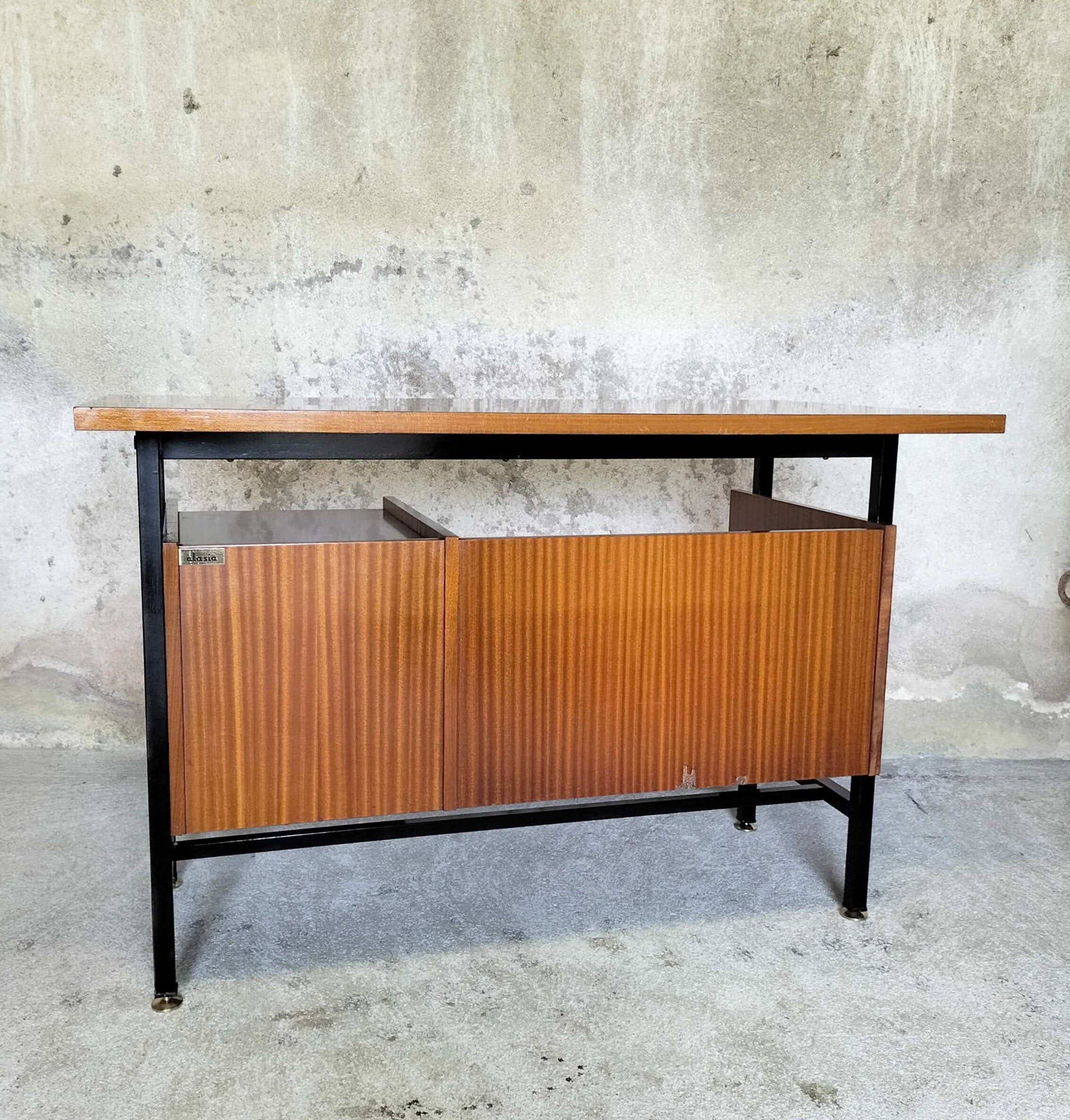 Modernist desk "Alasia"