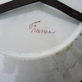 Ancienne assiette plate en faïence peinte à la main