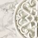 Round-shaped vintage flat underside in white enamelled cast iron