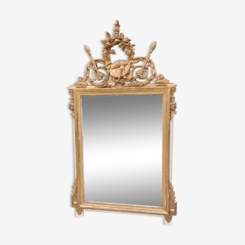 Miroir doré à fronton style Louis XVI