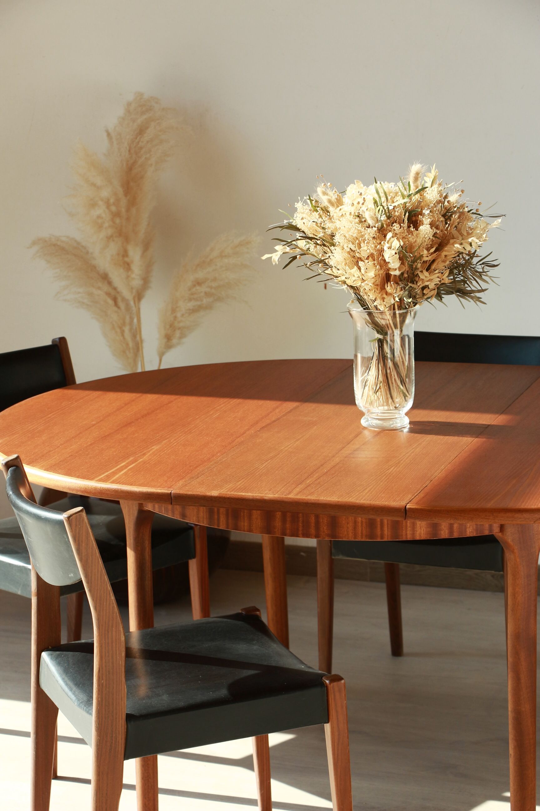 Round dining table with extension - McIntosh - 60s