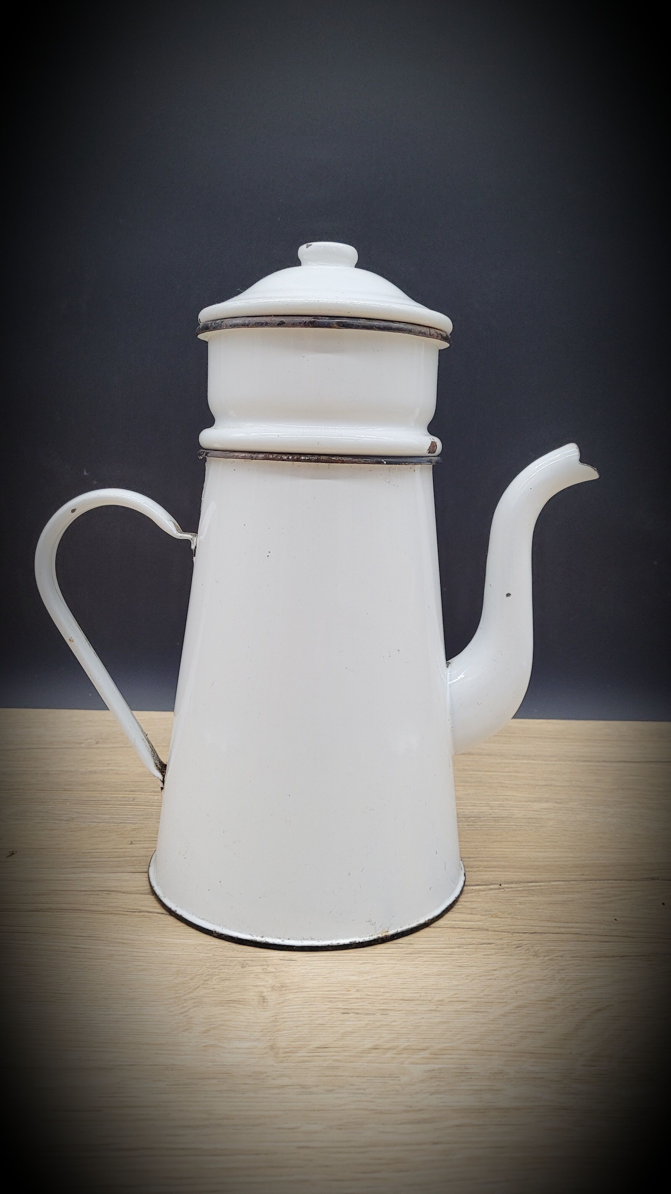White enamelled teapot coffee maker
