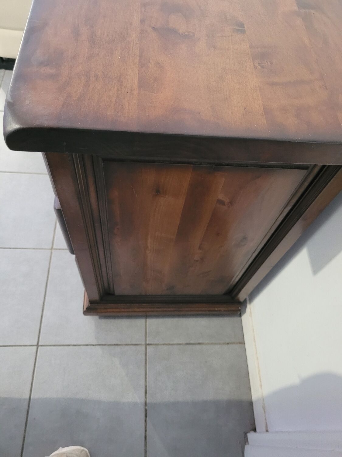 Commode en bois massif