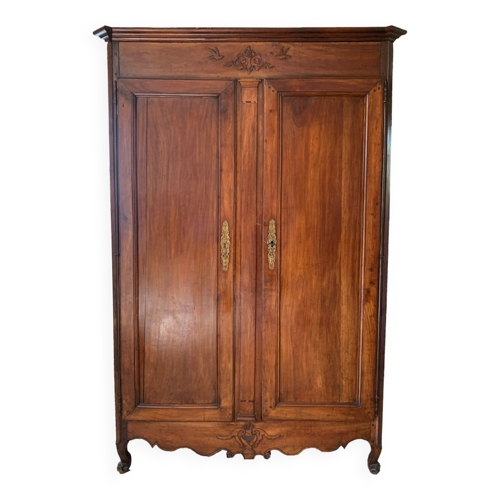 Grande armoire en bois sculptée Selency
