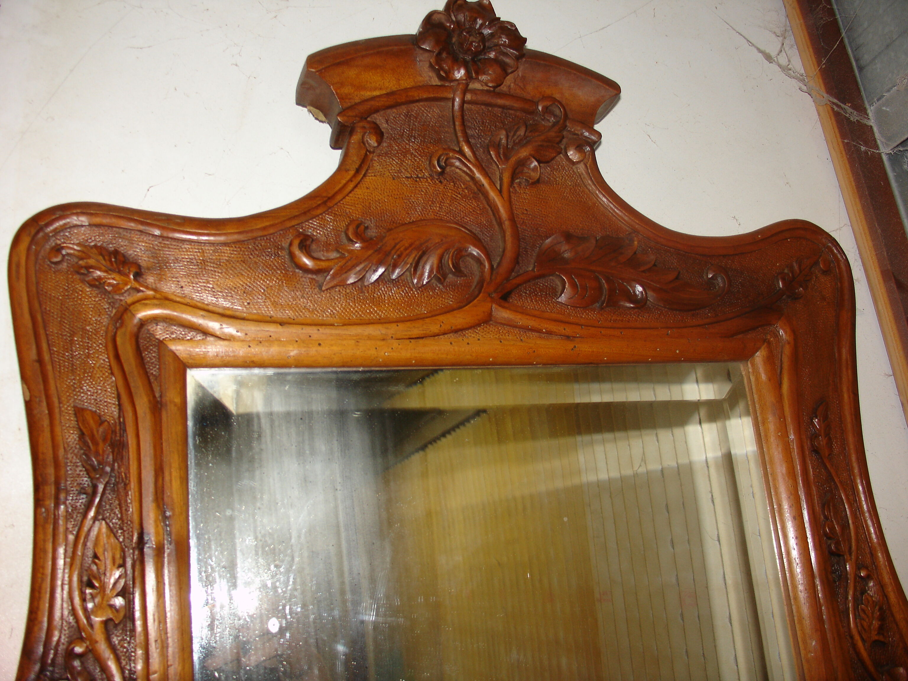 Dressing table and mirror in walnut, circa 1880