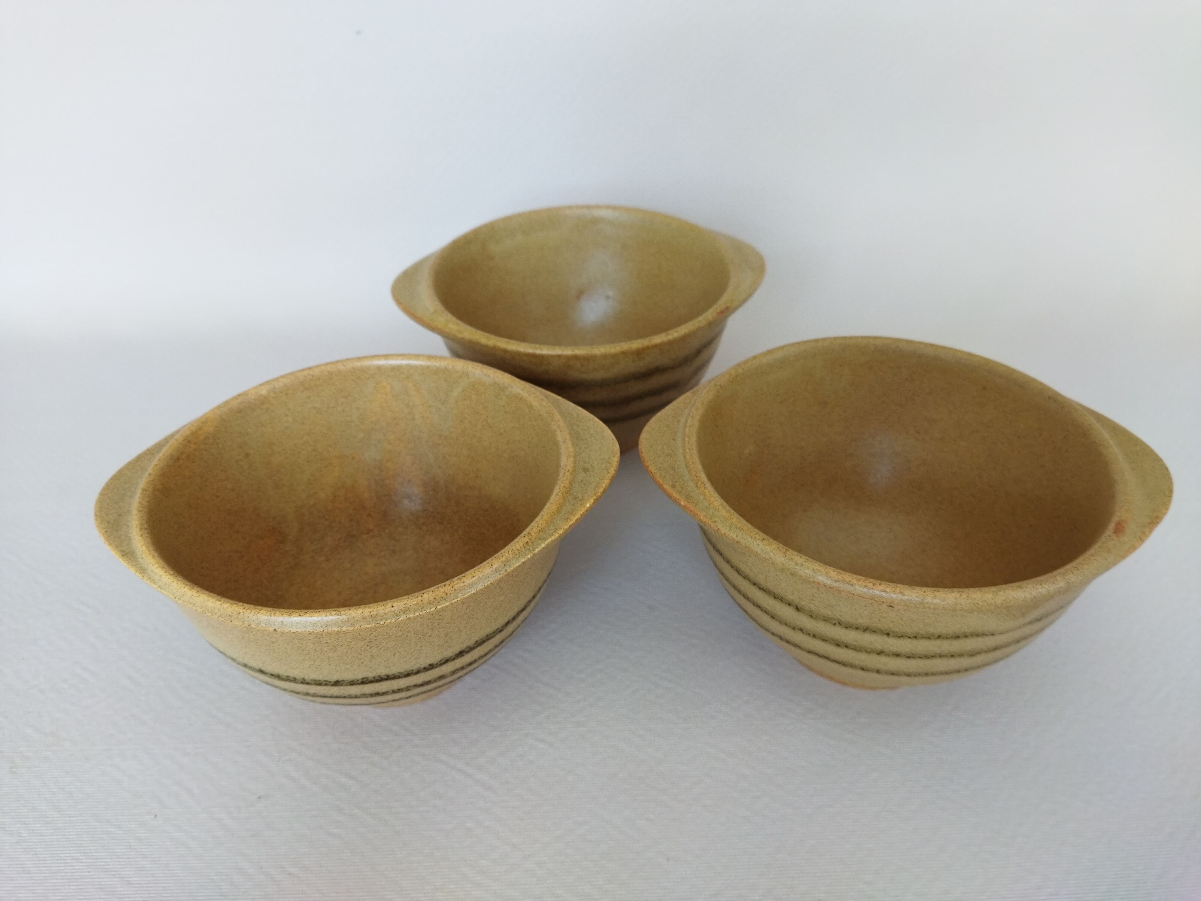 3 ear bowls in Sarreguemines sandstone