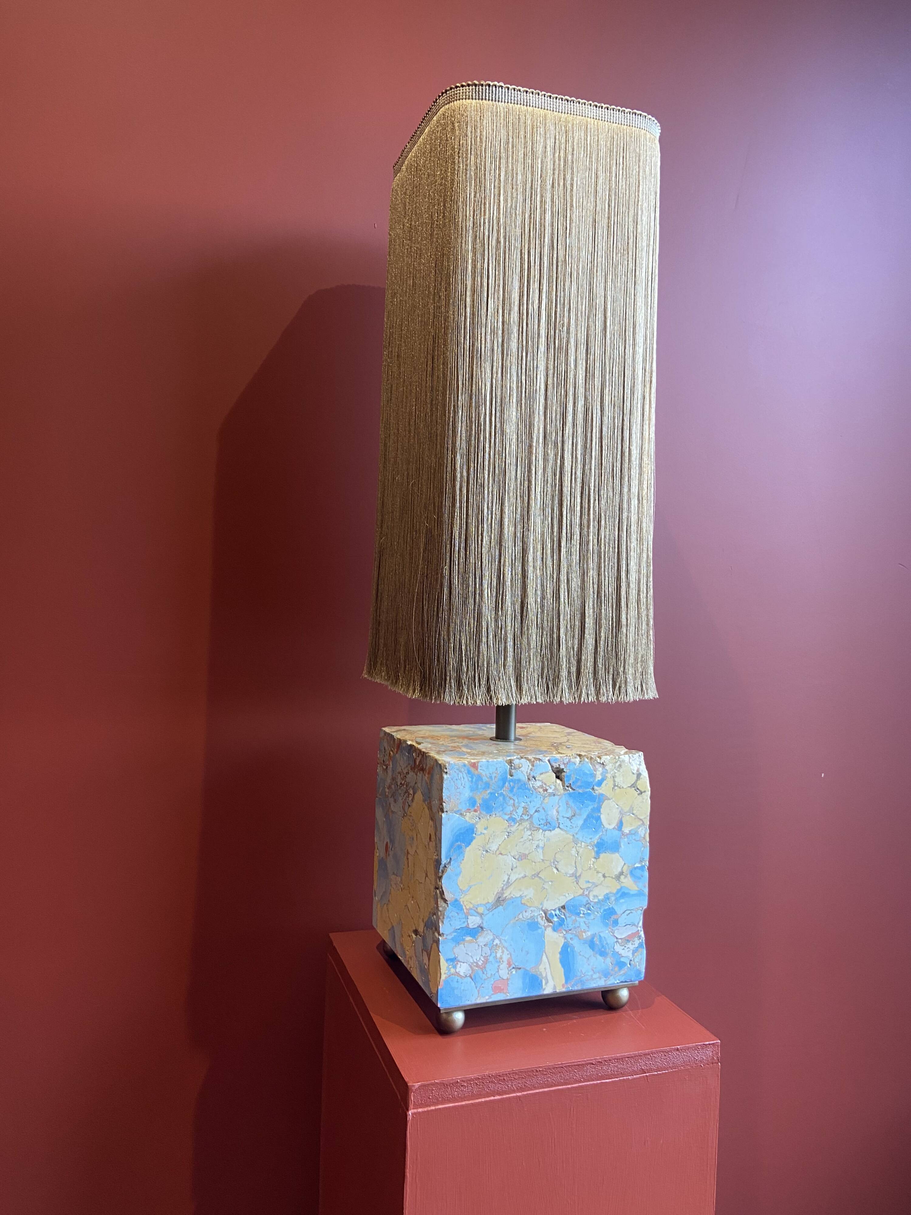 Base stuck blue beige marble-plaster, fringed lampshade Houles, 21st century.