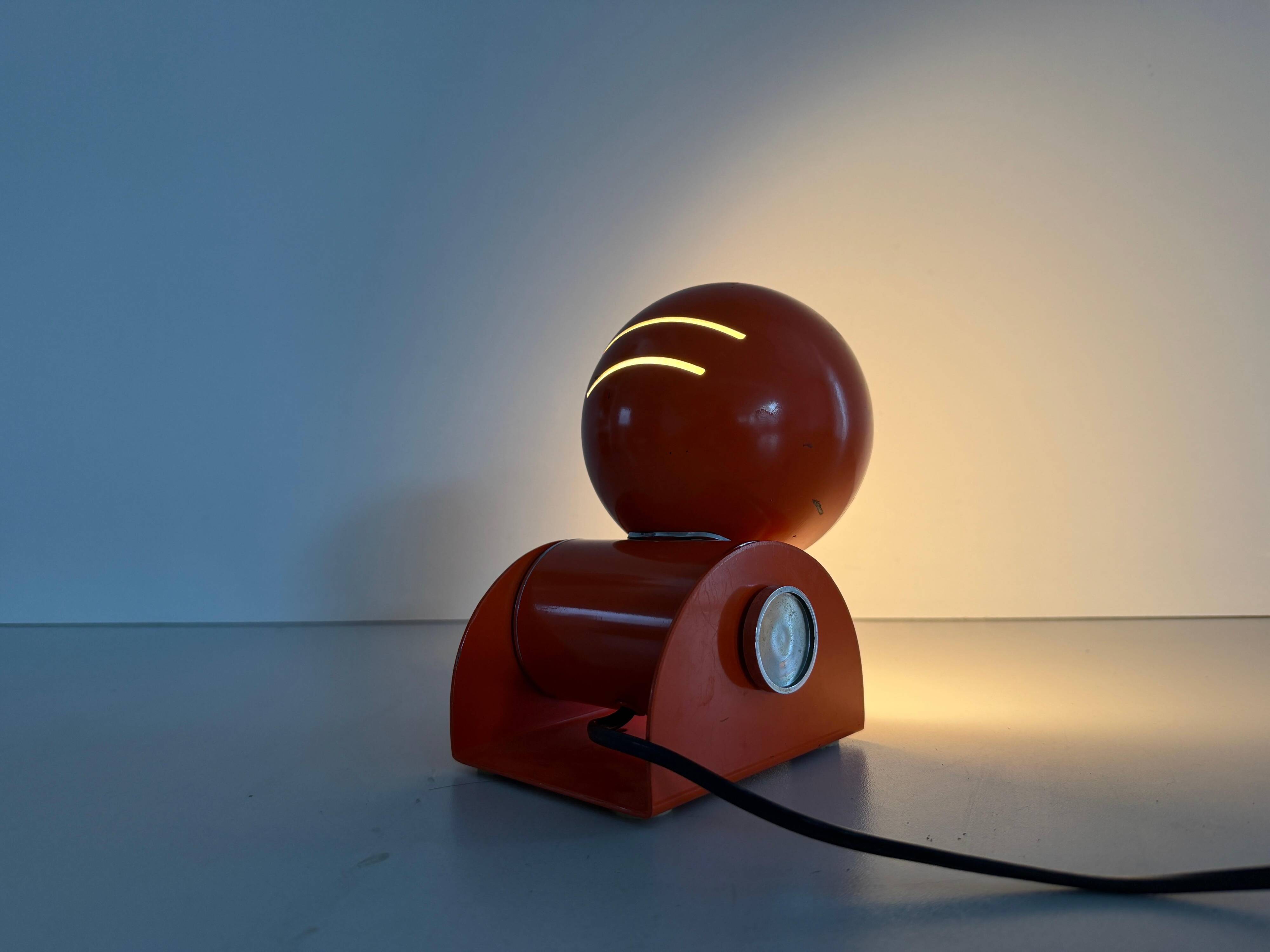 Lampe de table en métal NO AGE, années 1970, Italie