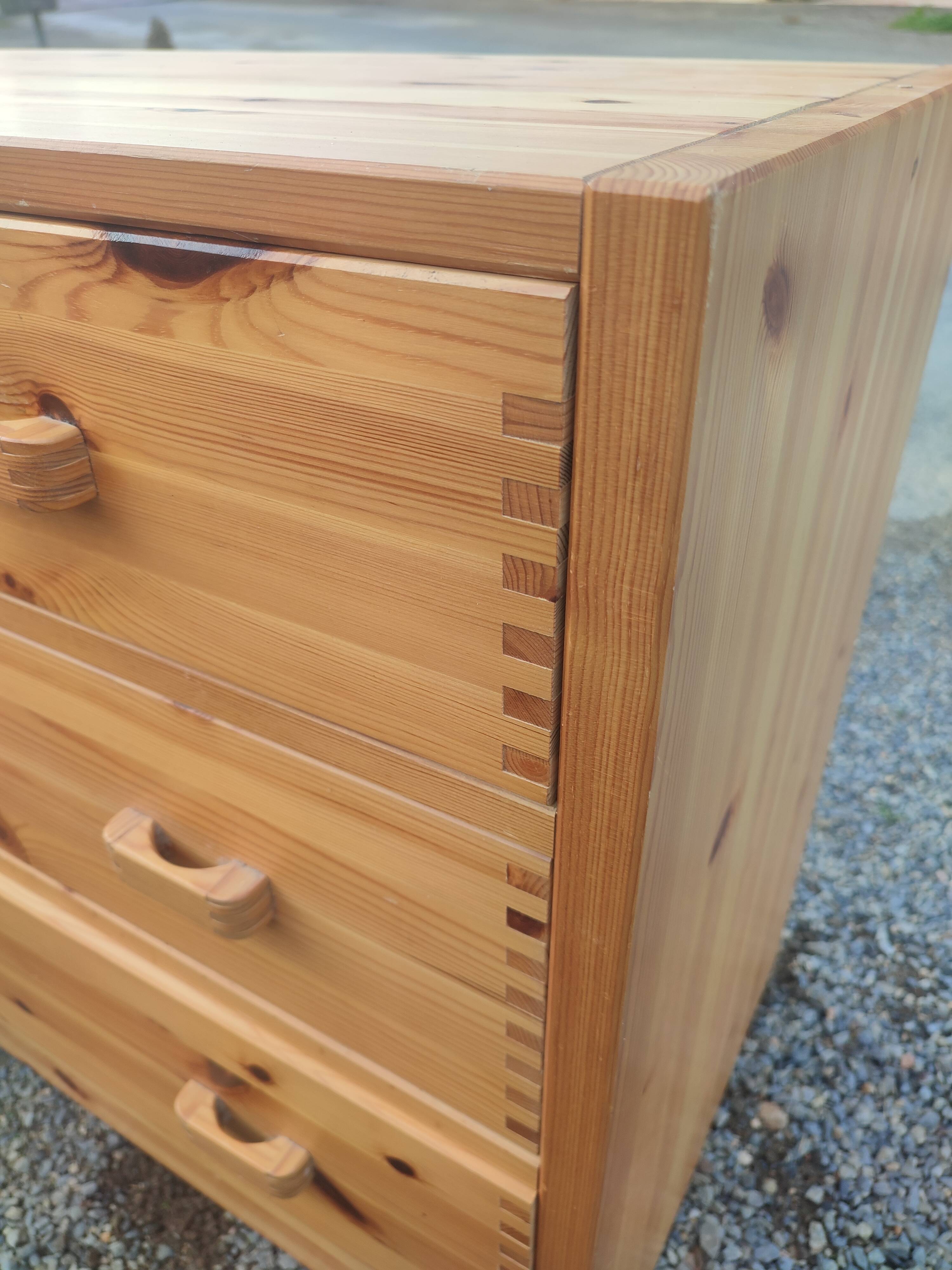 Vintage pine chest of drawers