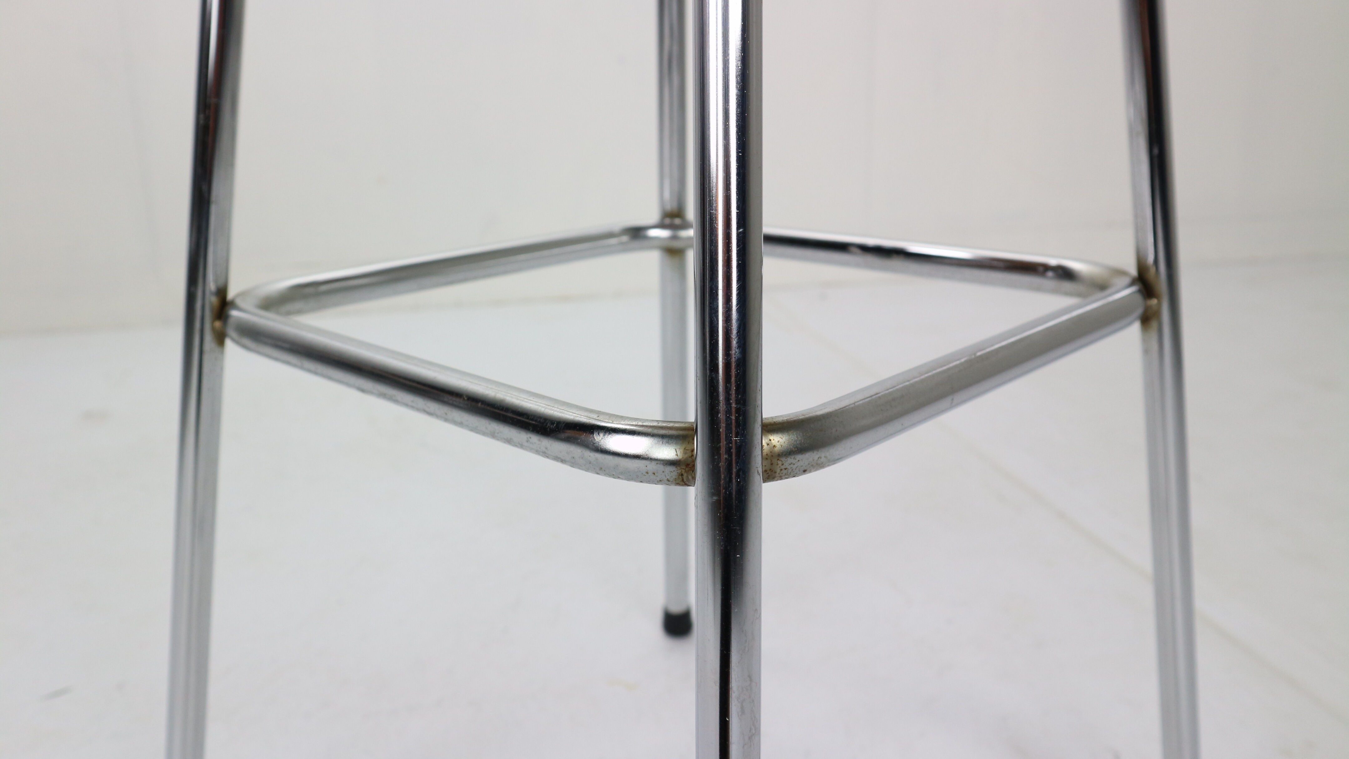 Set of 4 leather barstools