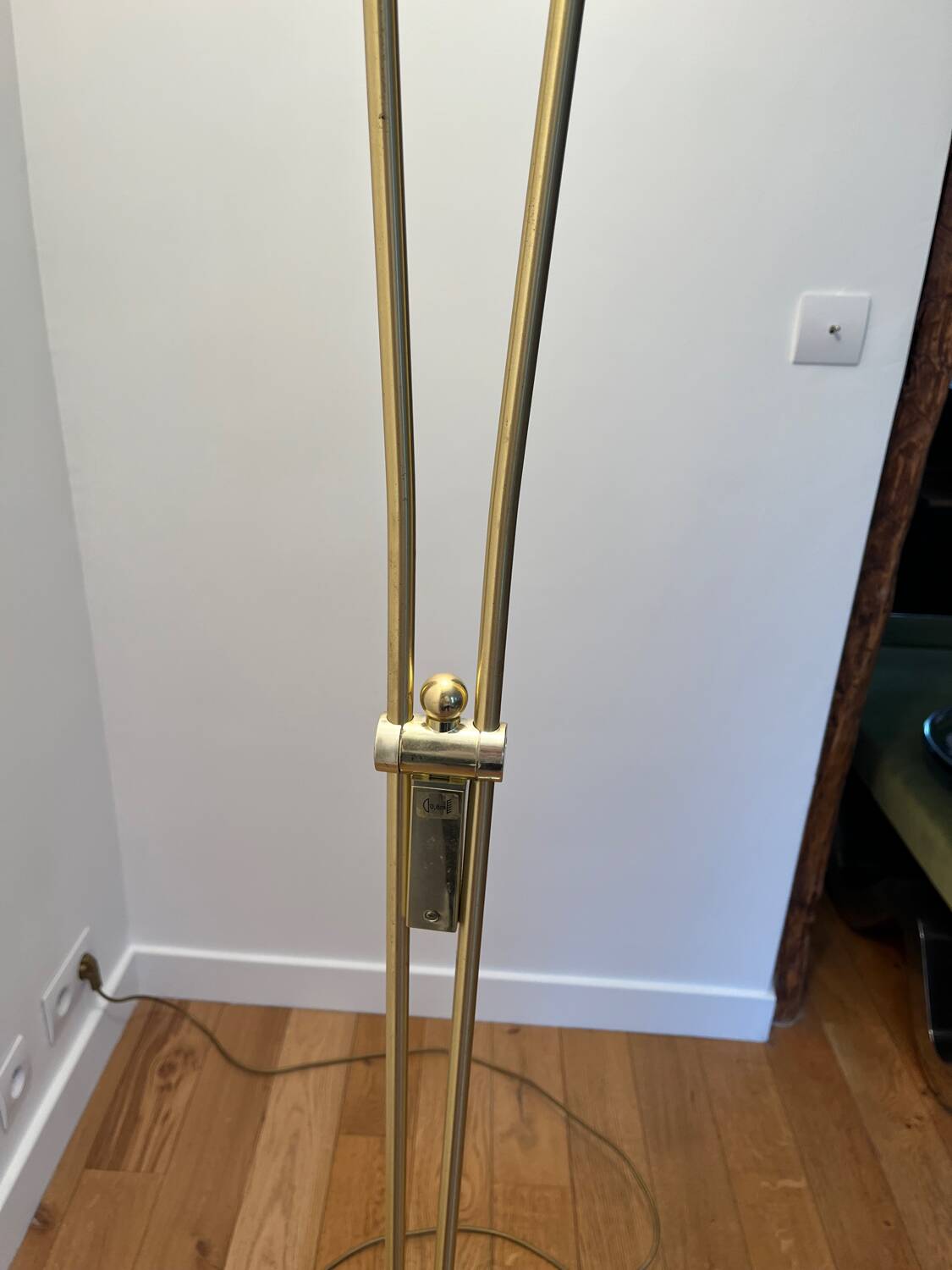 Vintage Italian floor lamp from 1983 in gilded brass and opaline glass – halogen