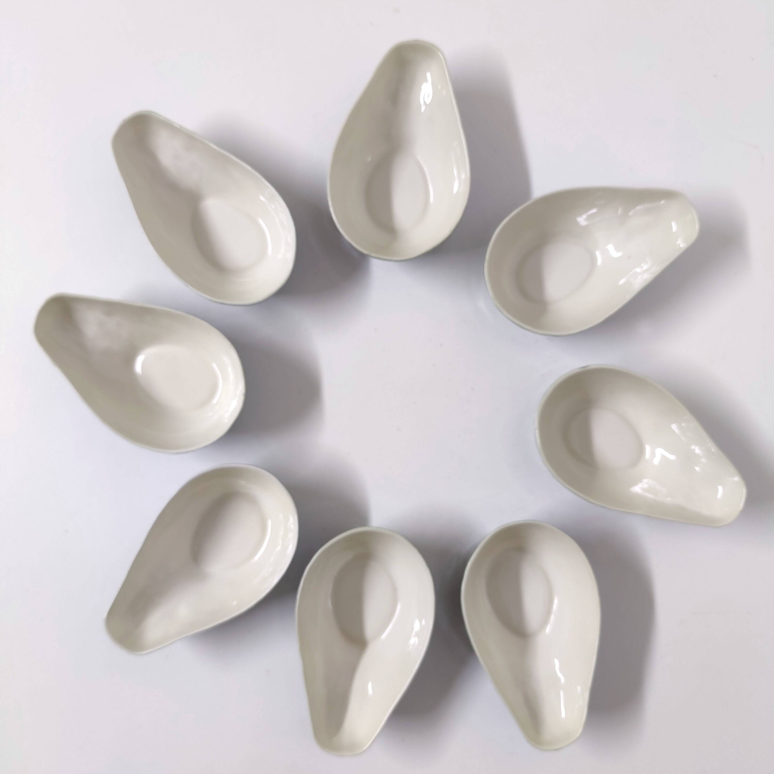Set of 8 avocado-shaped ceramic bowls Bordalo Pinheiro Portugal