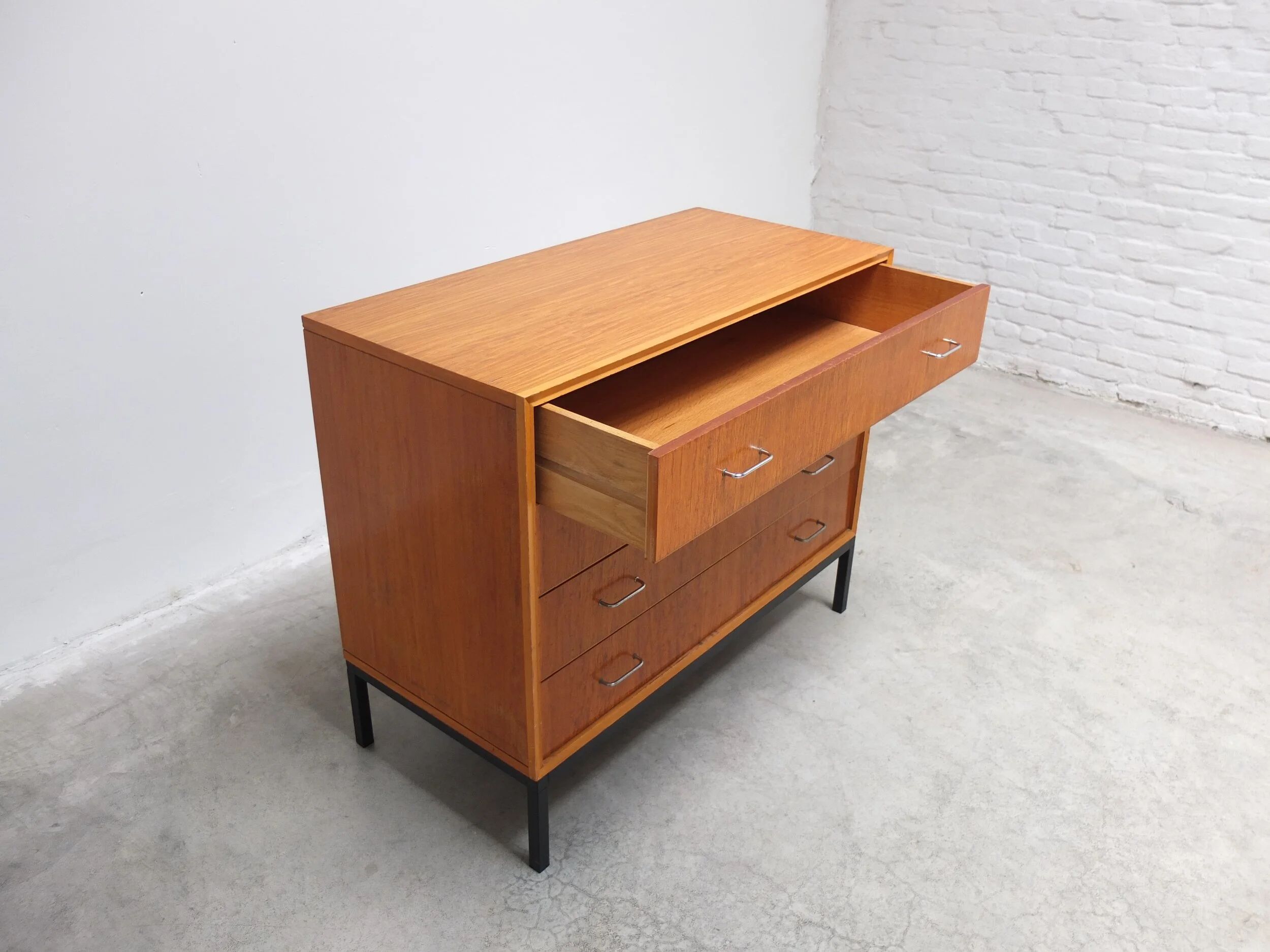 Commode des années 50 dans le style de Jos De Mey.