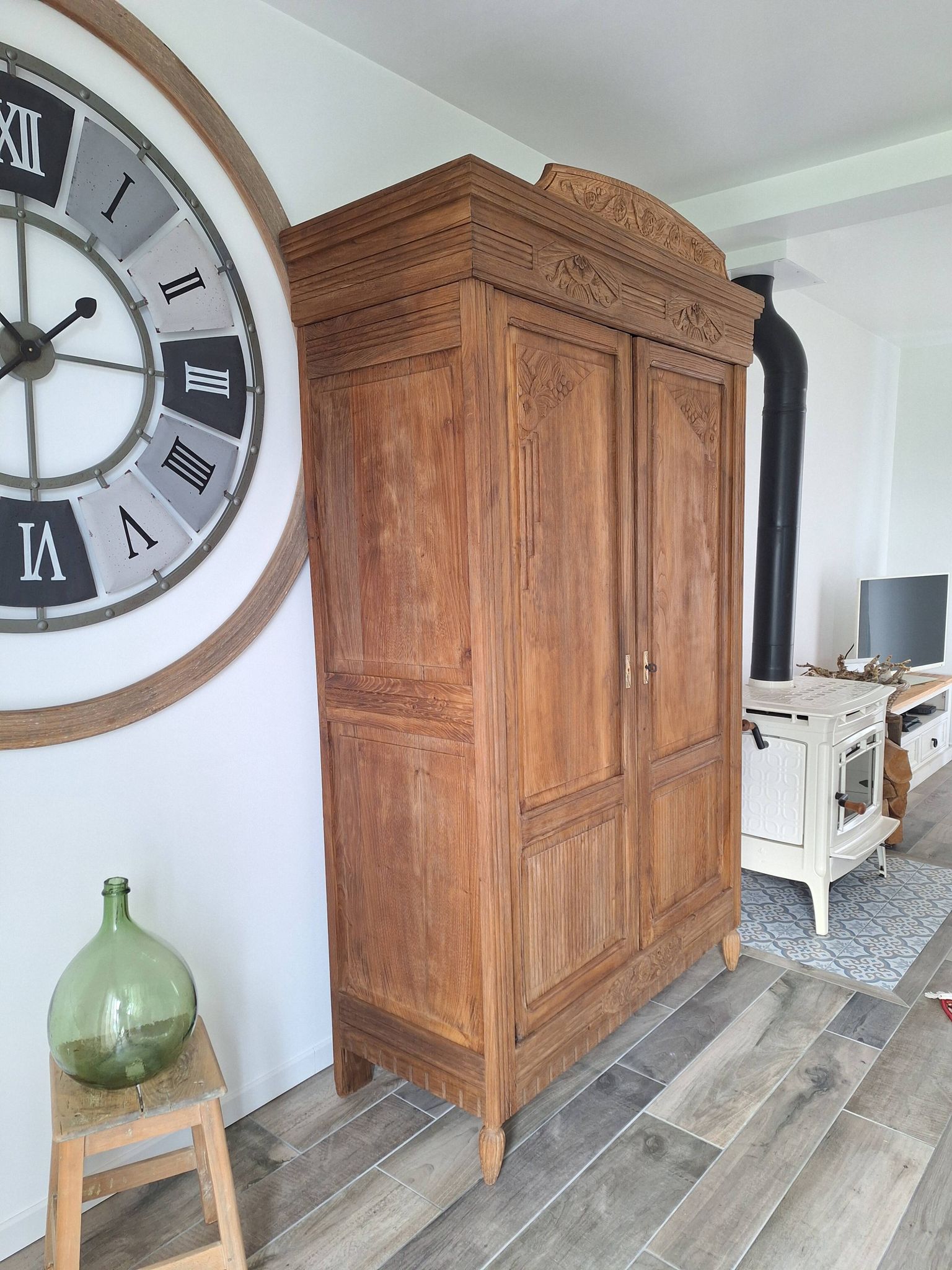 Wardrobe, oak linen cupboard from 1920.