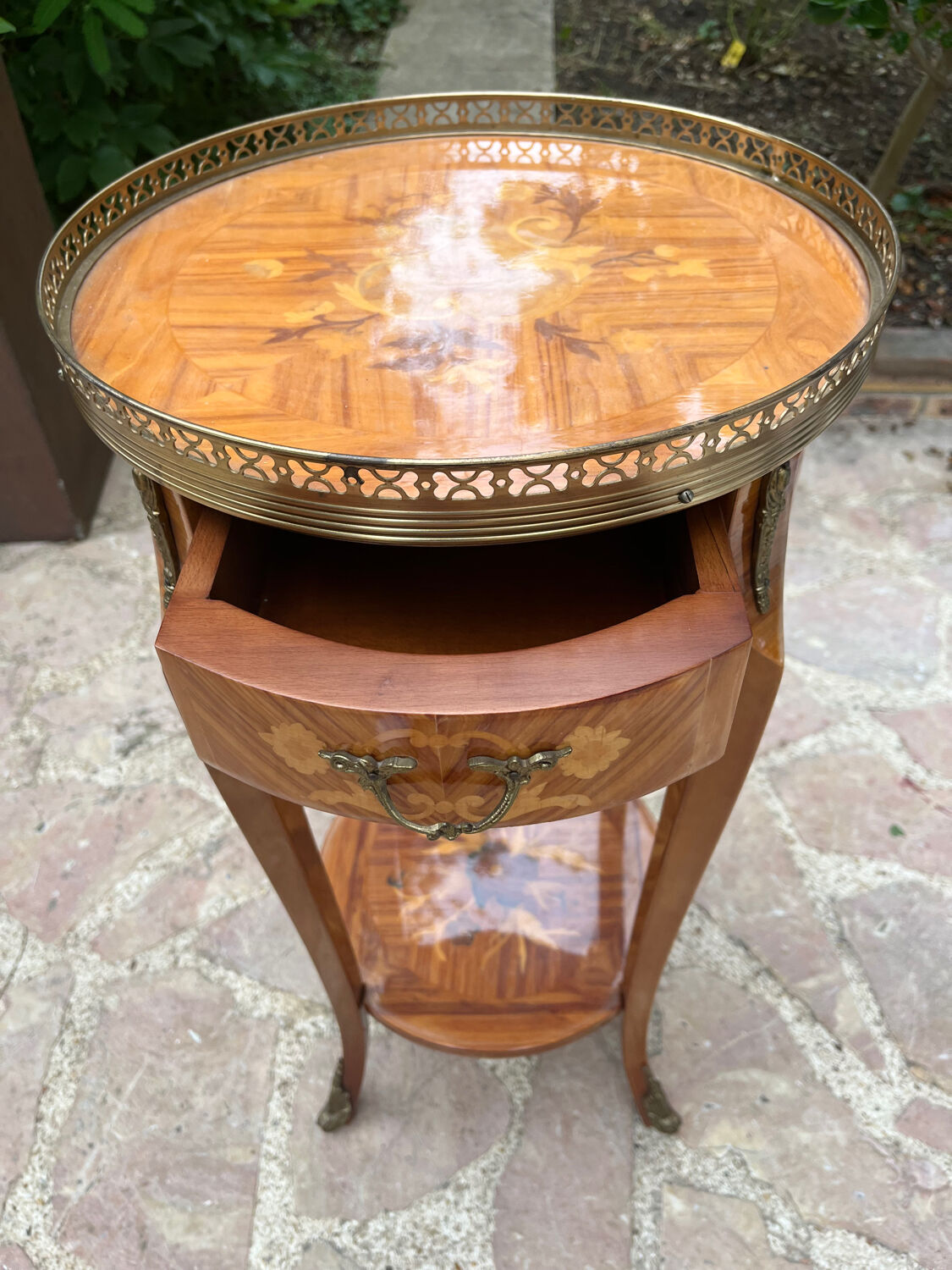 Marquetry pedestal table