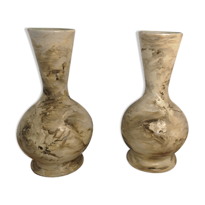Paire de vases en terre cuite peint à la main